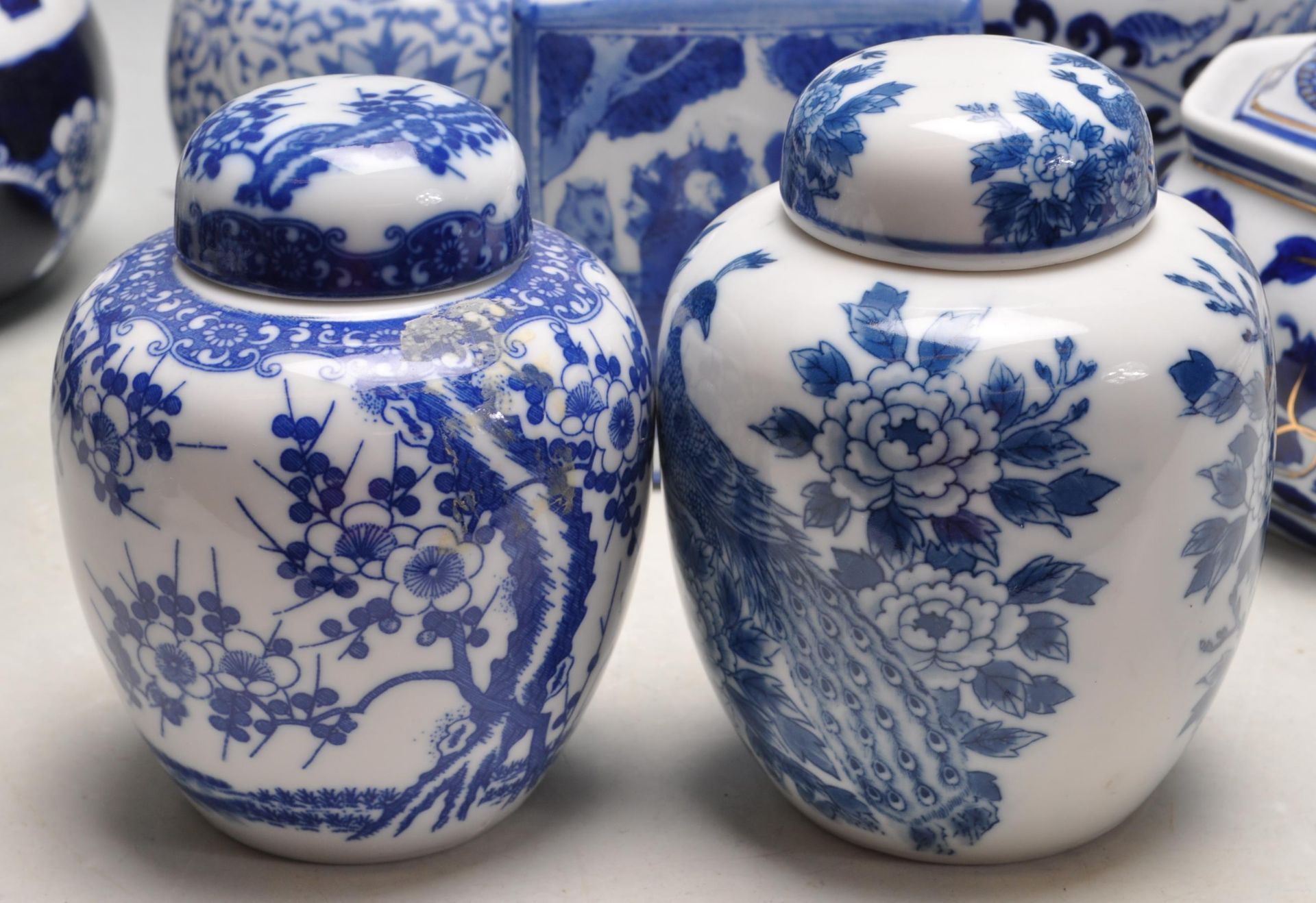 LARGE COLLECTION OF CHINESE ORIENTAL BLUE AND WHITE GINGER JARS - Bild 7 aus 13