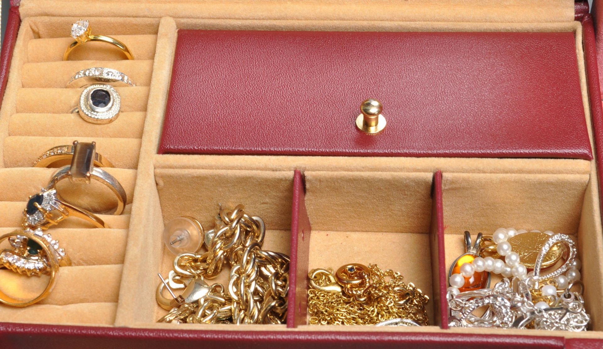 COLLECTION OF VINTAGE 20TH CENTURY COSTUME JEWELLERY IN THREE VINTAGE JEWELLERY BOXES - Image 8 of 9