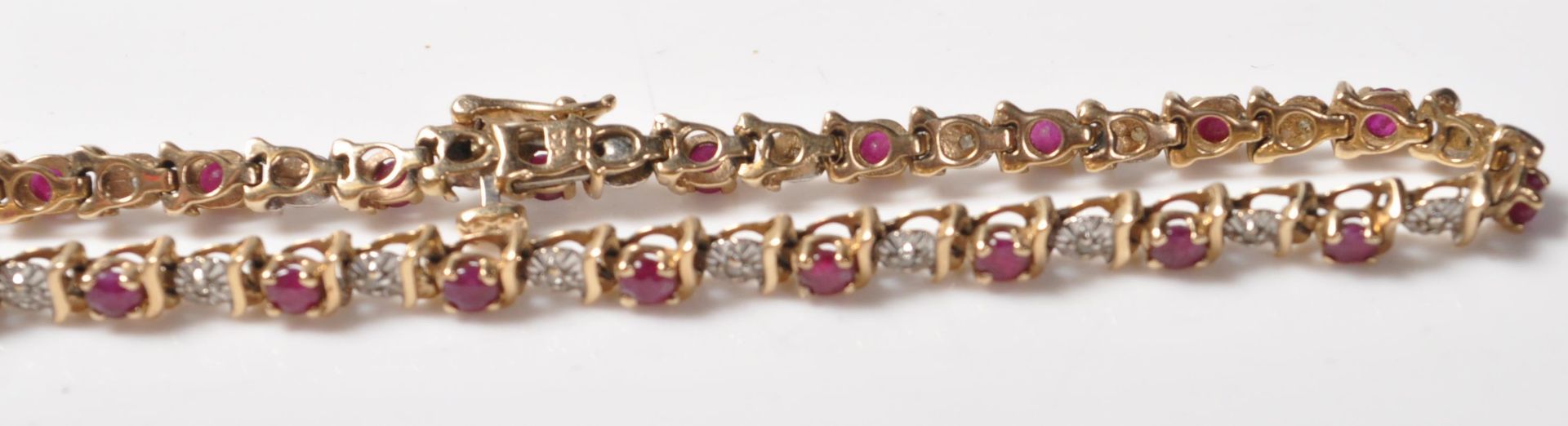 9CT GOLD RED STONE AND DIAMOND LINE BRACELET - Image 2 of 5