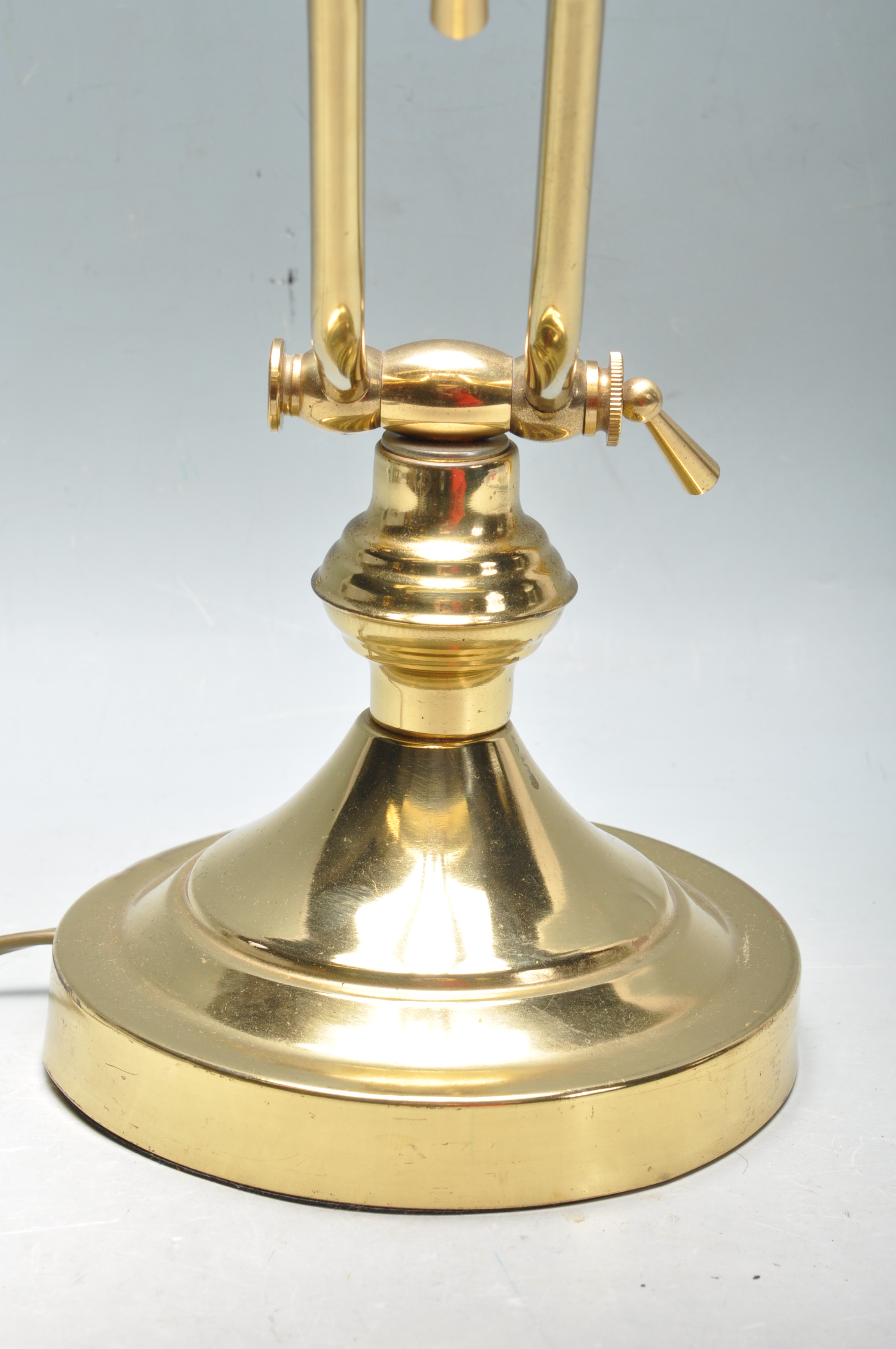 20TH CENTURY ANTIQUE STYLE BRASS BANKING LAMP - Image 2 of 5