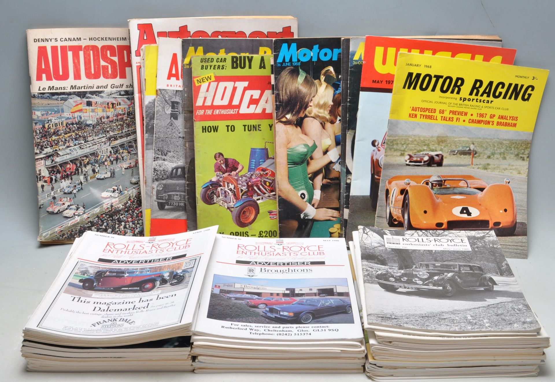 GROUP OF VINTAGE ROLLS ROYCE AND AUTOMOBILIA RELATED MAGAZINES