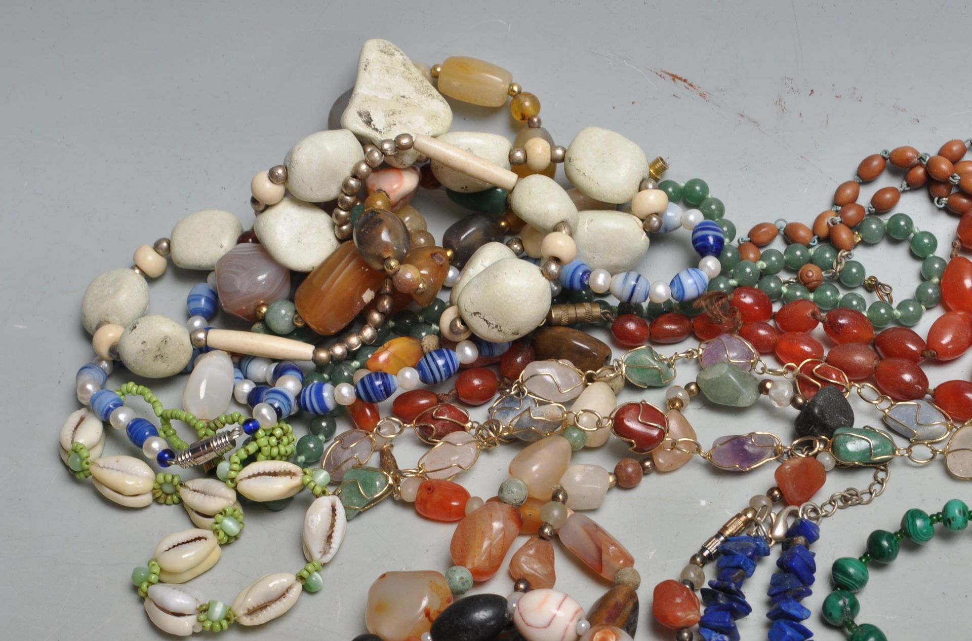 COLLECTION OF BEADED NECKLACES INCLUDING MALCHITE & PEARL - Bild 5 aus 8