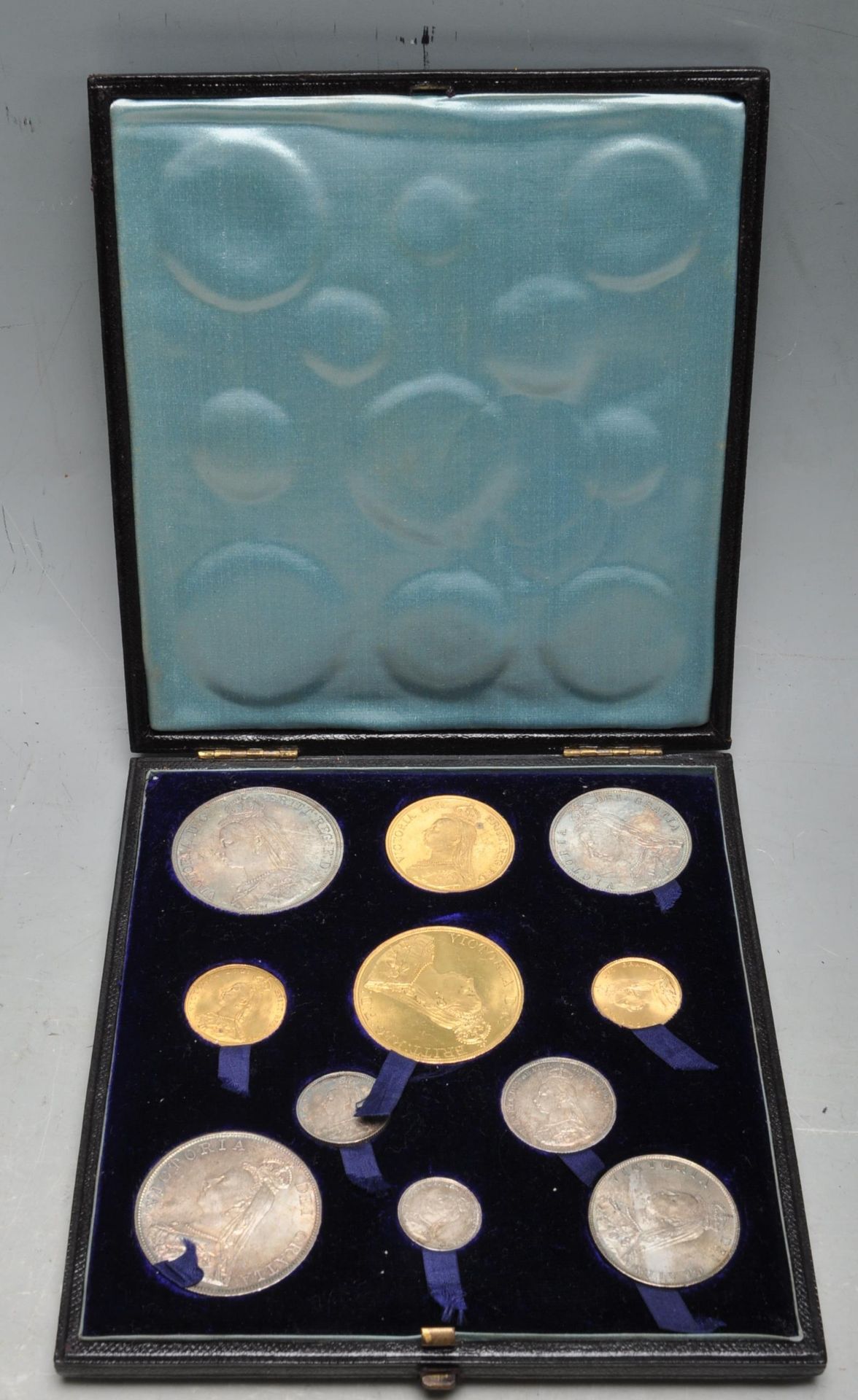 VICTORIAN GOLDEN JUBILEE ELEVEN GOLD AND SILVER COIN SET