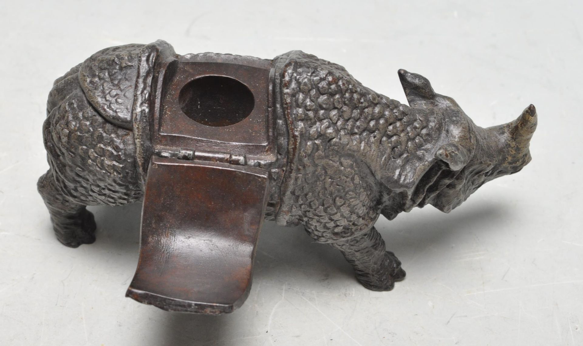 VINTAGE STYLE BRONZE INKWELL IN THE SHAPE OF A RHINOCEROS - Bild 5 aus 6