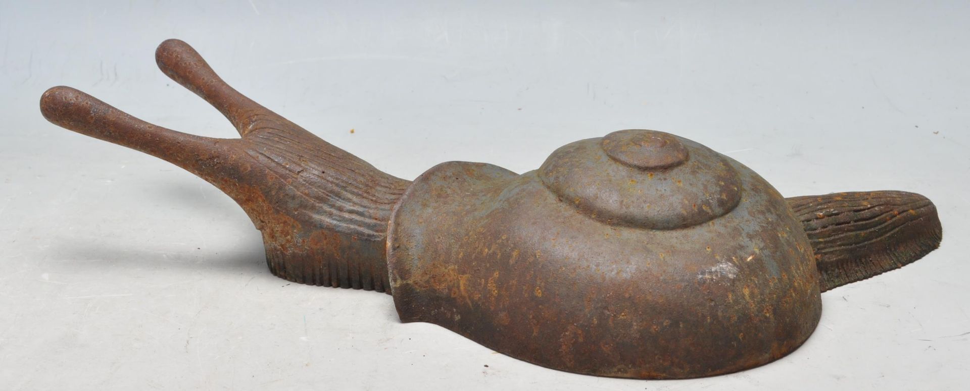 EARLY 20TH CENTURY CAST IRON BOOT JACK IN THE FORM OF A SNAIL - Bild 5 aus 7