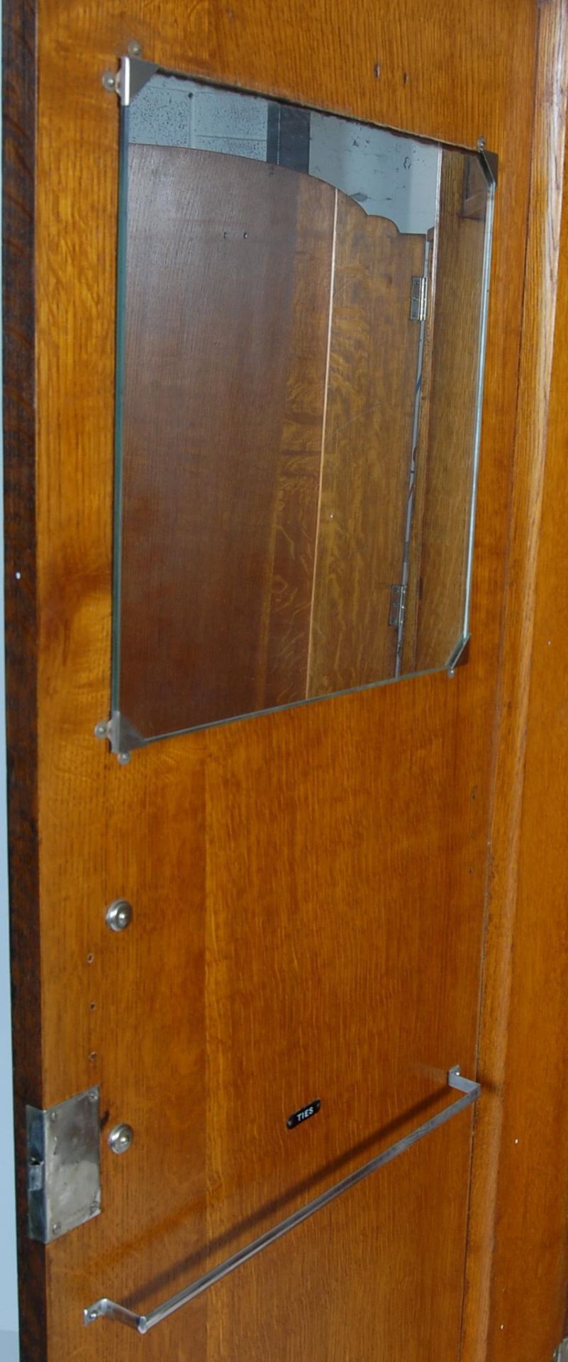 EARLY 20TH CENTURY DARK OAK FITTED DOUBLE WARDROBE - Bild 10 aus 22