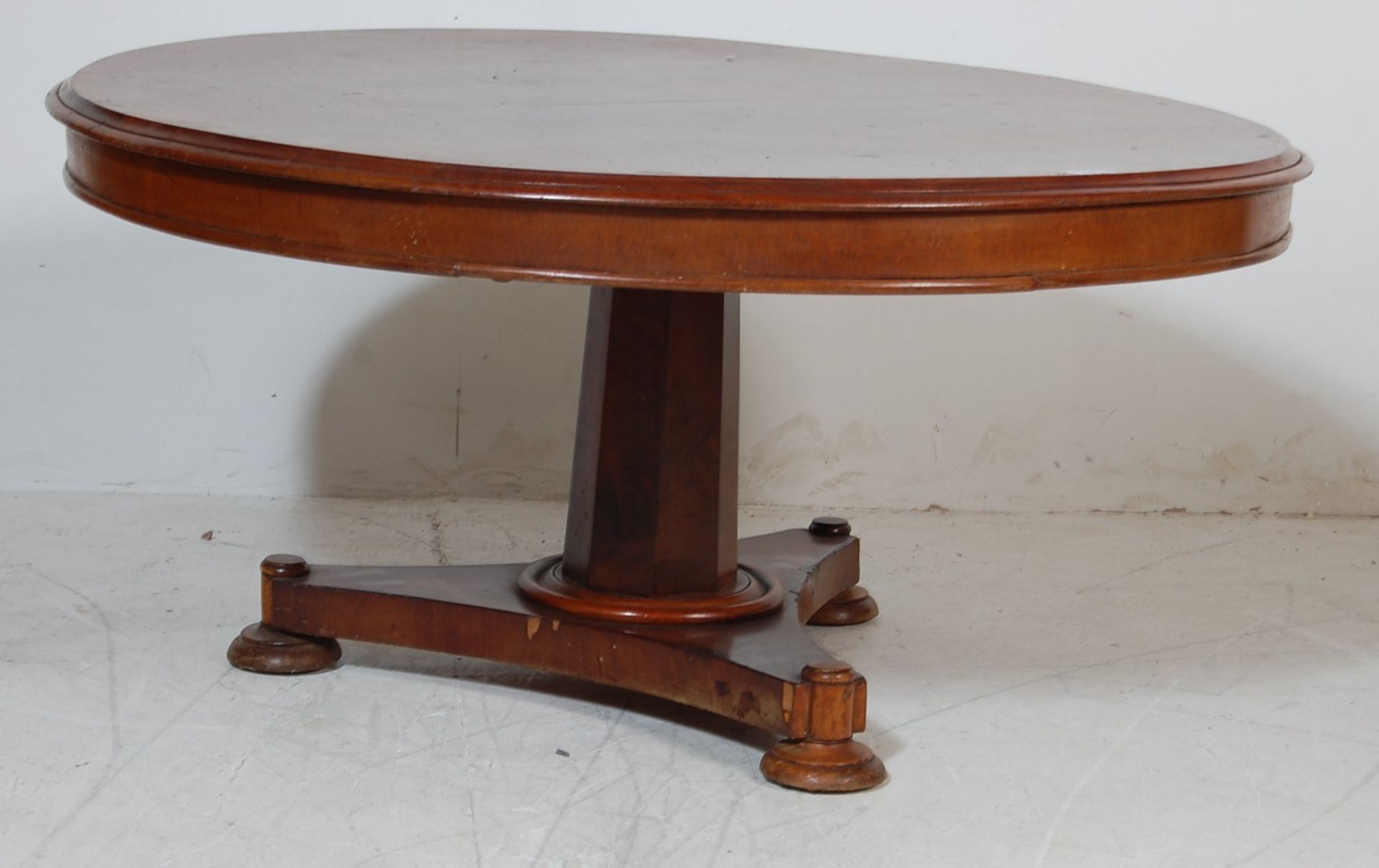 19TH CENTURY VICTORIAN MAHOGANY TABLE