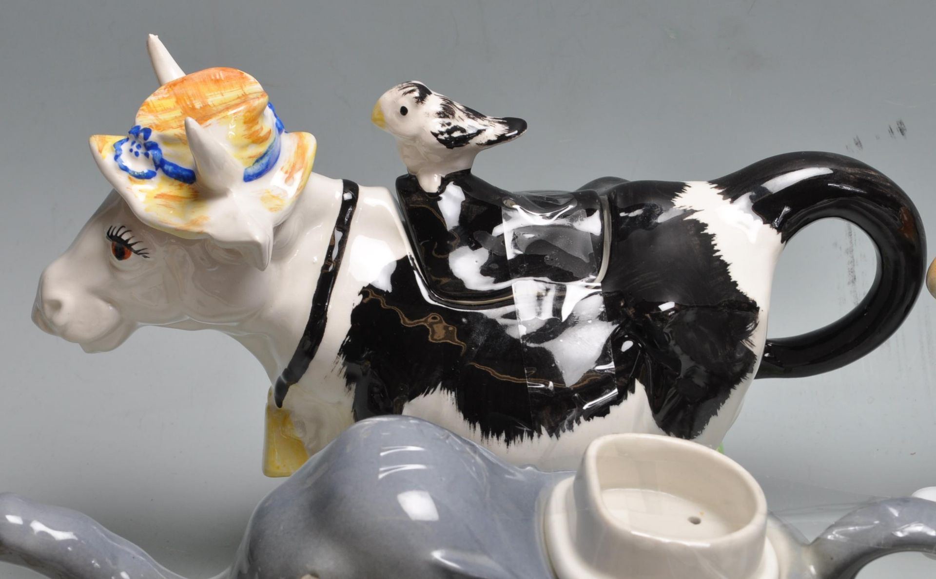 LARGE QUANTITY OF VINTAGE RETRO CERAMIC CREAMER JUGS IN A FORM OF COWS - Bild 8 aus 14