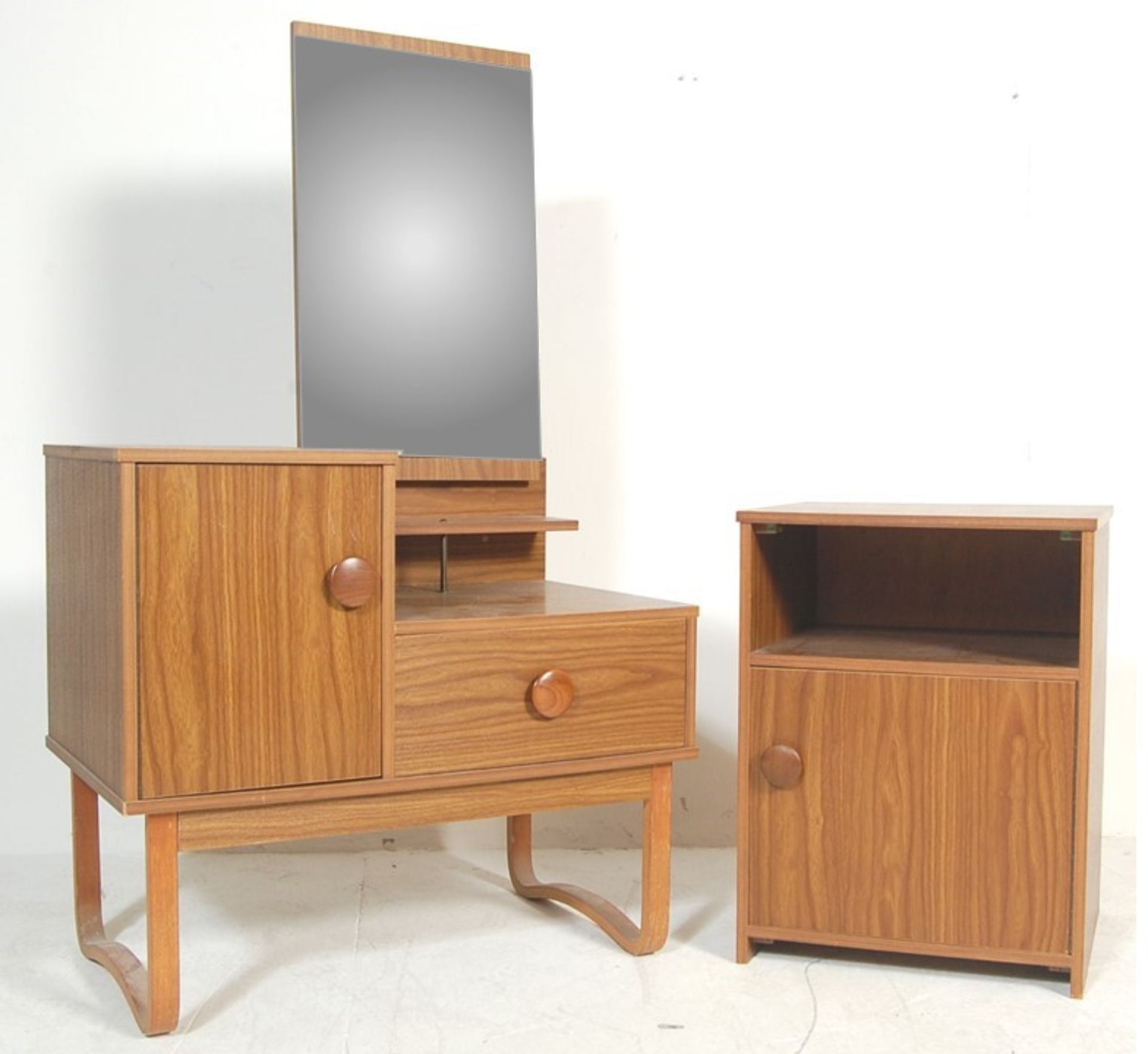 1970’S TEAK WOOD VENEER DRESSING TABLE AND CHEST OF DRAWERS