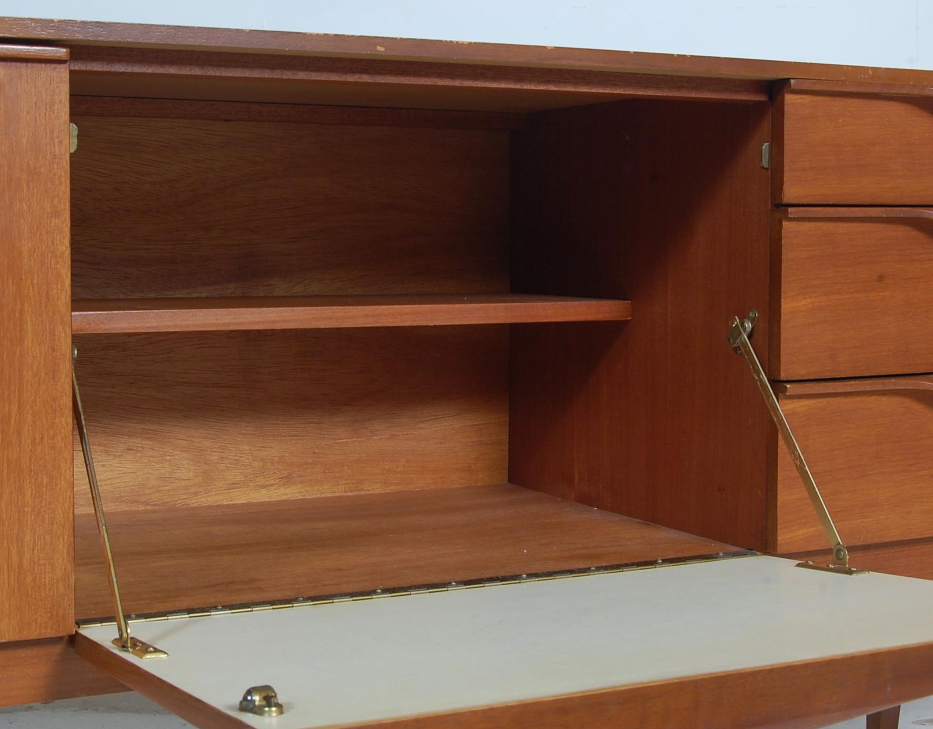 RETRO VINTAGE 1970S TEAK SIDEBOARD CREDENZA IN THE MANNER OF DUNVEGAN BY MACINTOSH OF KIRKCALDY - Bild 6 aus 11