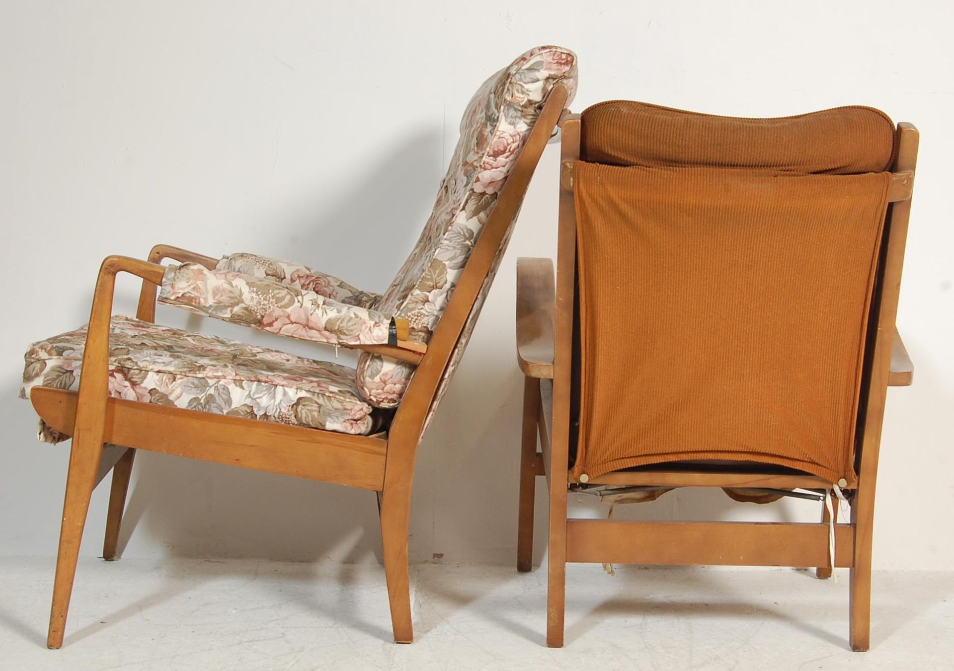 TWO RETRO 20TH CENTURY TEAK WOOD CINTIQUE ARMCHAIRS - Bild 4 aus 8