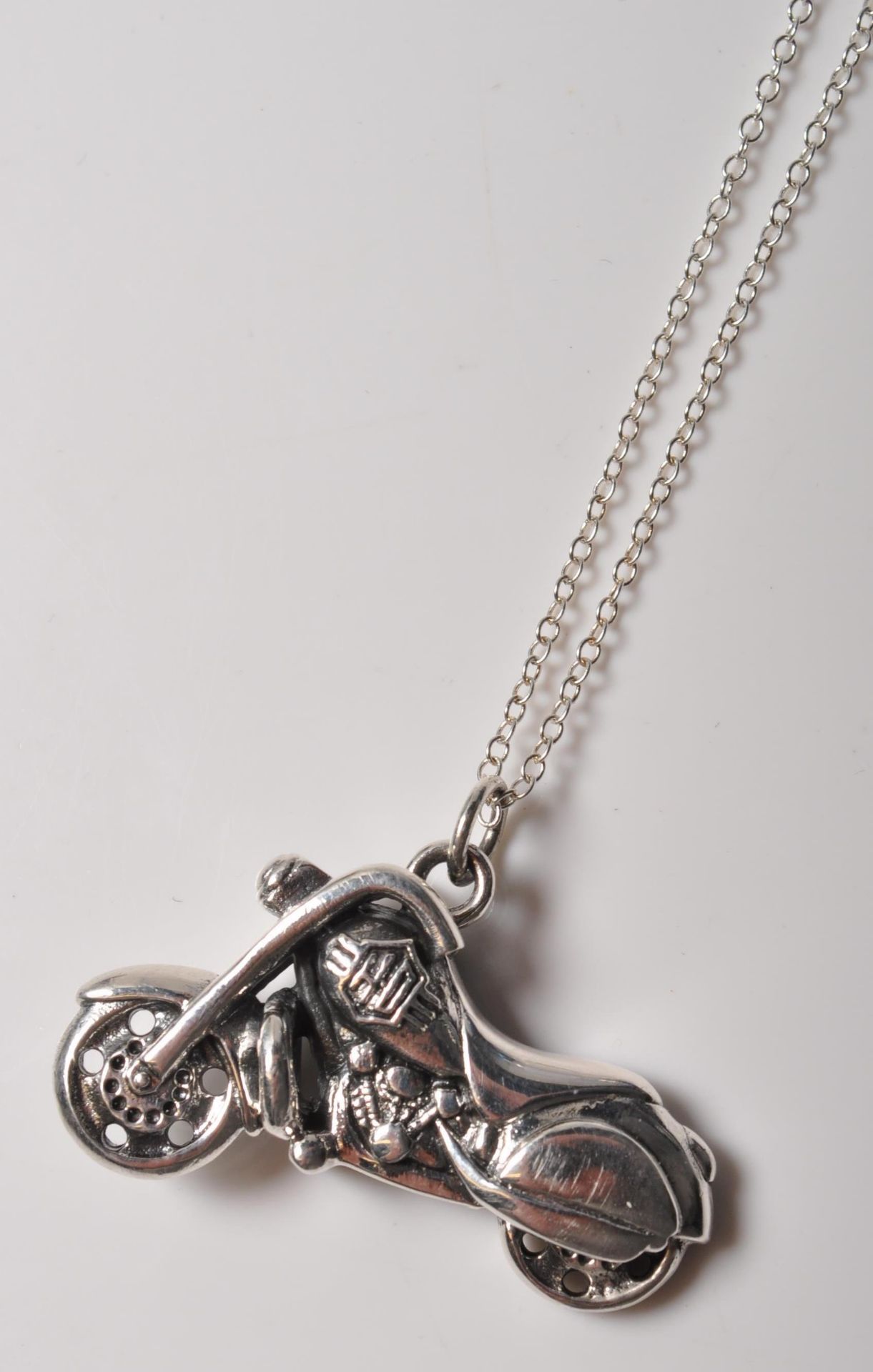 WHITE METAL PLATED HARLEY DAVIDSON STYLE MOTORCYCLE PENDANT NECKLACE