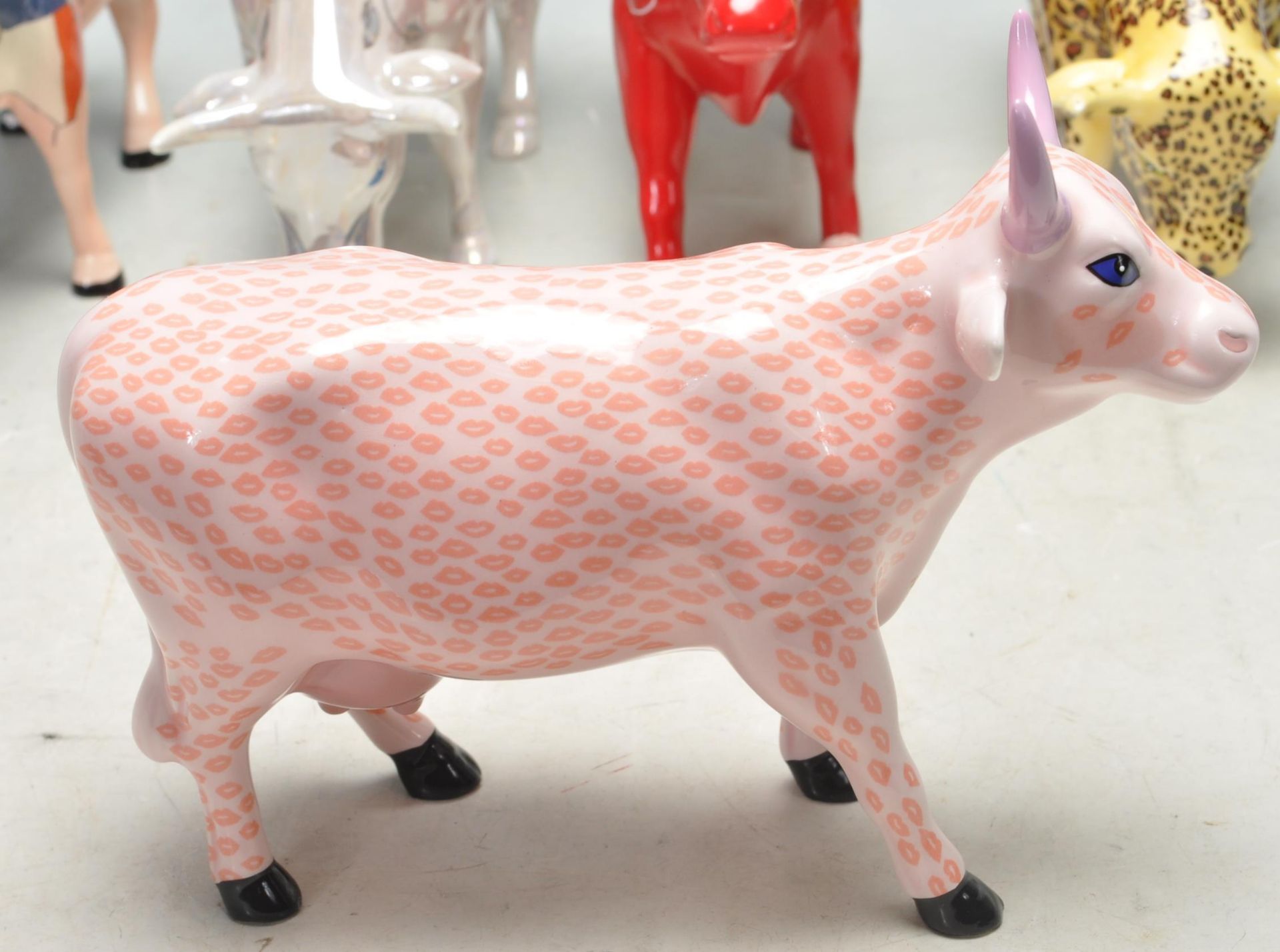 COW PARADE - VINTAGE POLYCROME CERAMIC COW FIGURINES - Bild 3 aus 9