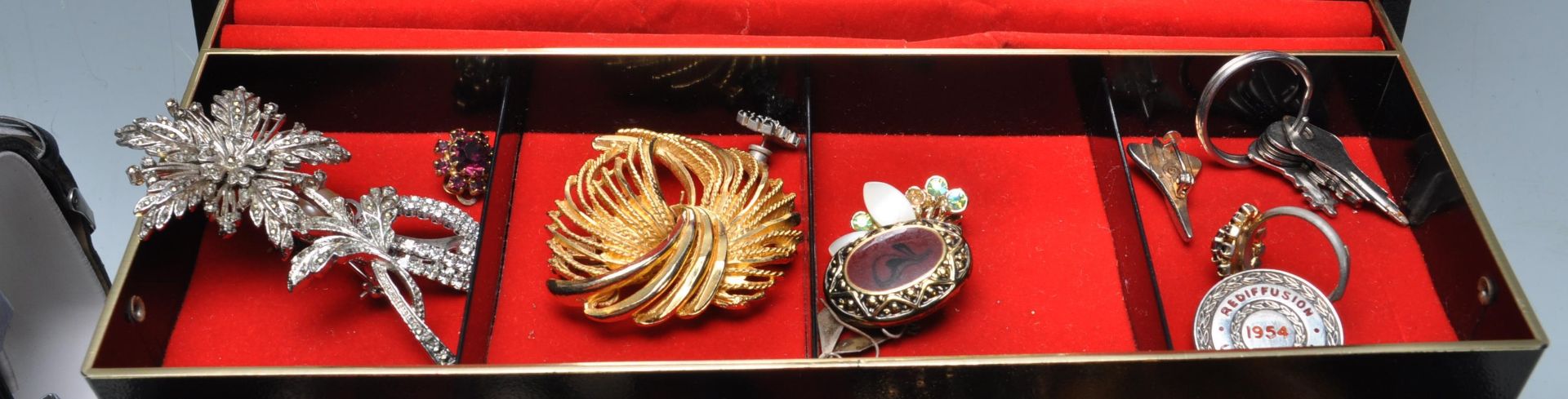 COLLECTION OF VINTAGE COSTUME JEWELLERY AND WATCHES - Bild 9 aus 10