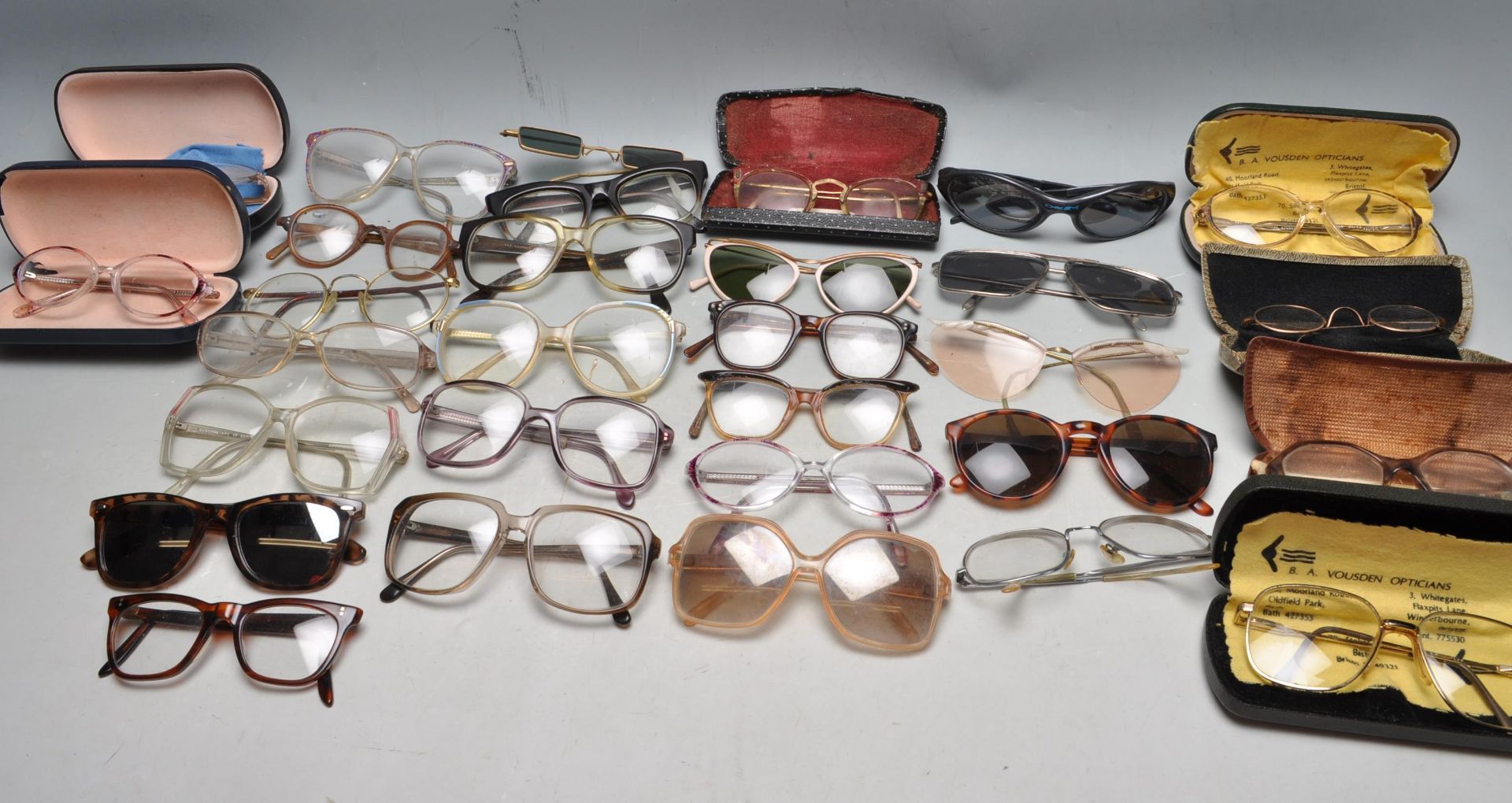 COLLECTION OF RETRO VINTAGE 1960S WOMENS SUNGLASSES.