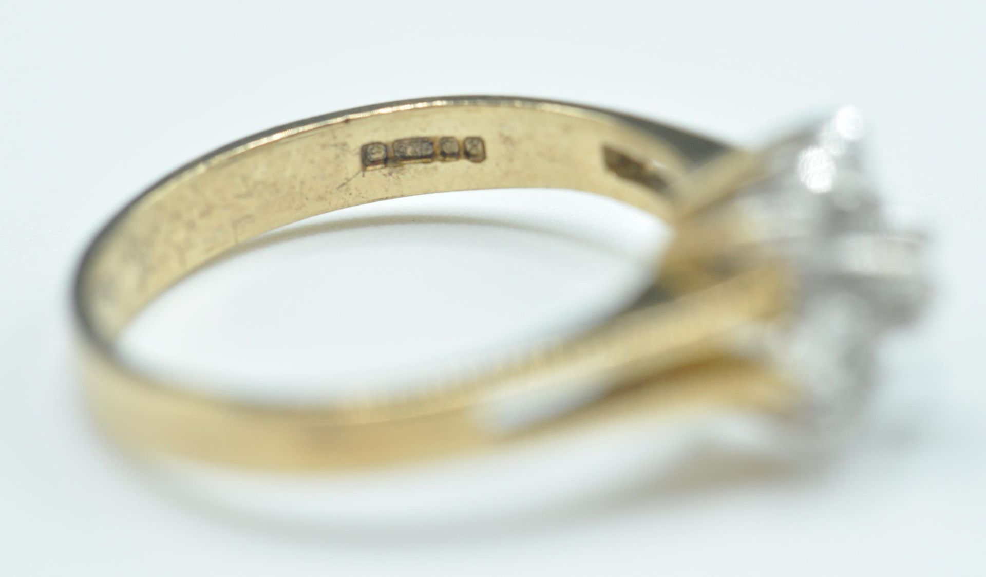 YELLOW GOLD AND DIAMOND RING - Image 7 of 8