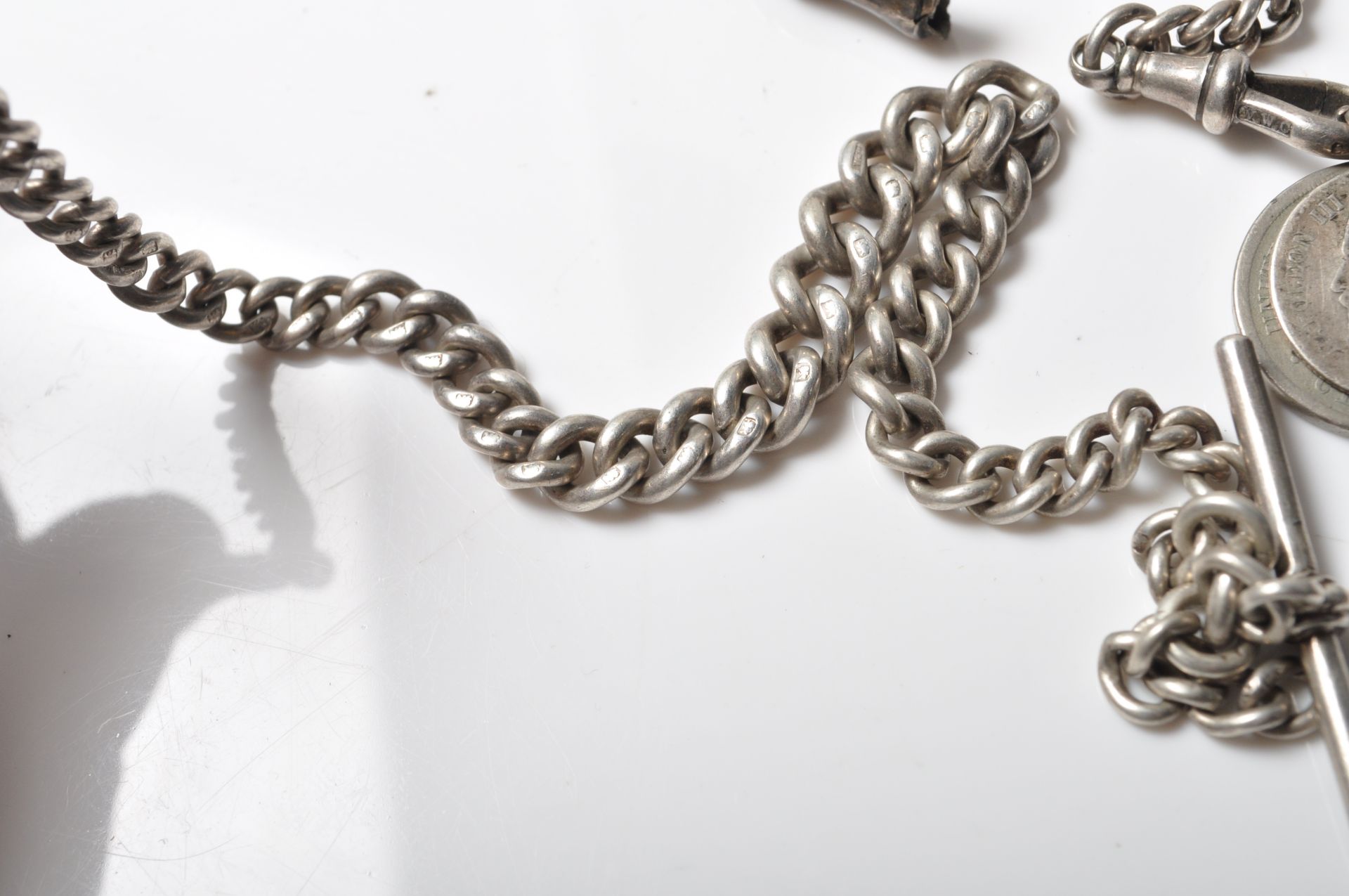 THREE EARLY 20TH CENTURY SILVER POCKET WATCH CHAINS - Bild 5 aus 6