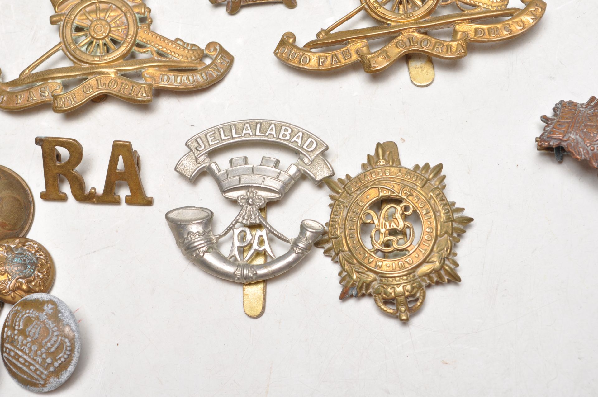 GROUP OF FIRST AND SECOND WORD WAR CAP BADGES - Bild 4 aus 7