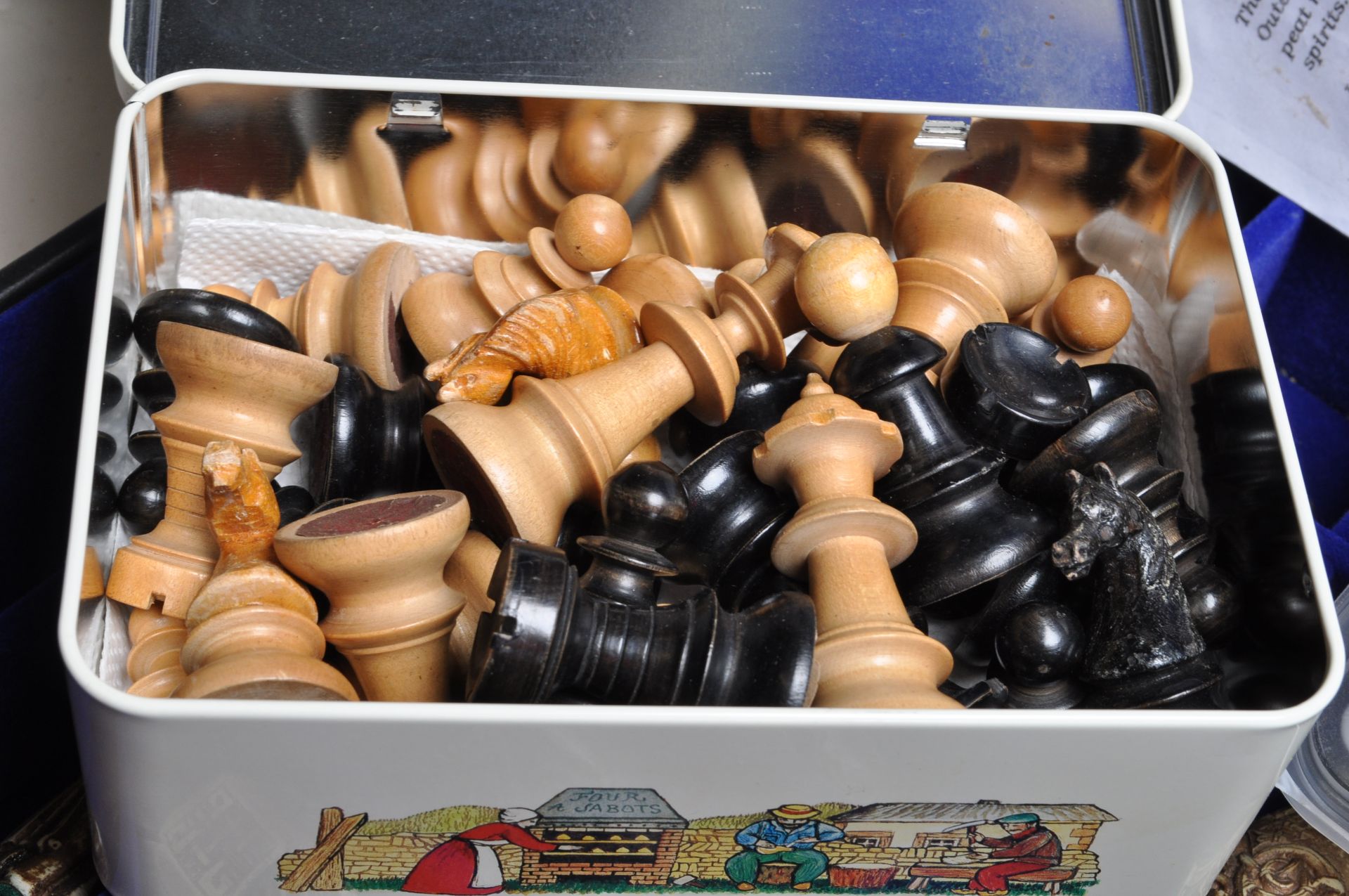 TEN SETS OF VINTAGE 20TH CENTURY CHESS PIECES - Bild 3 aus 18