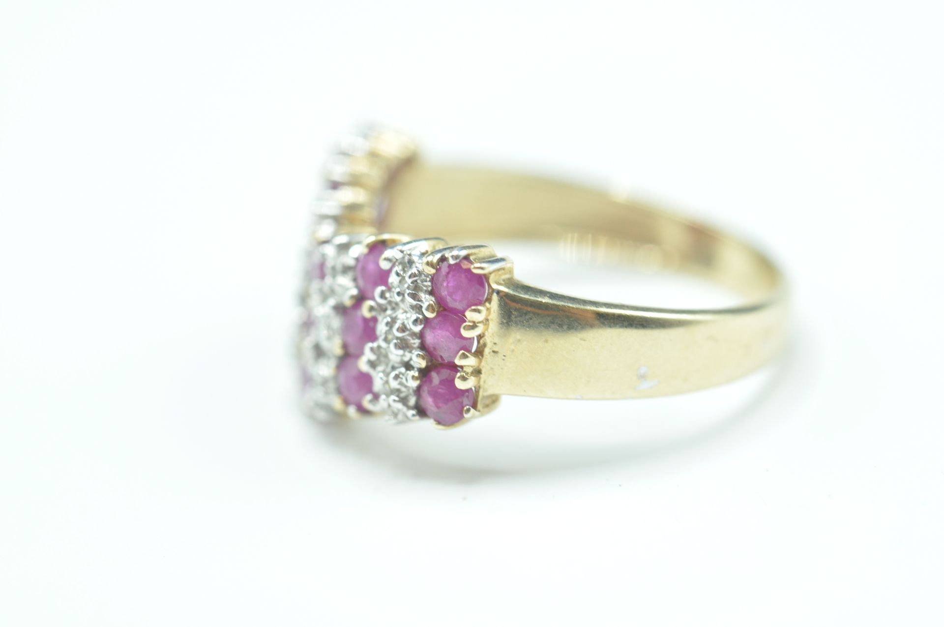 9CT GOLD PINK AND WHITE STONE RING - Image 3 of 6