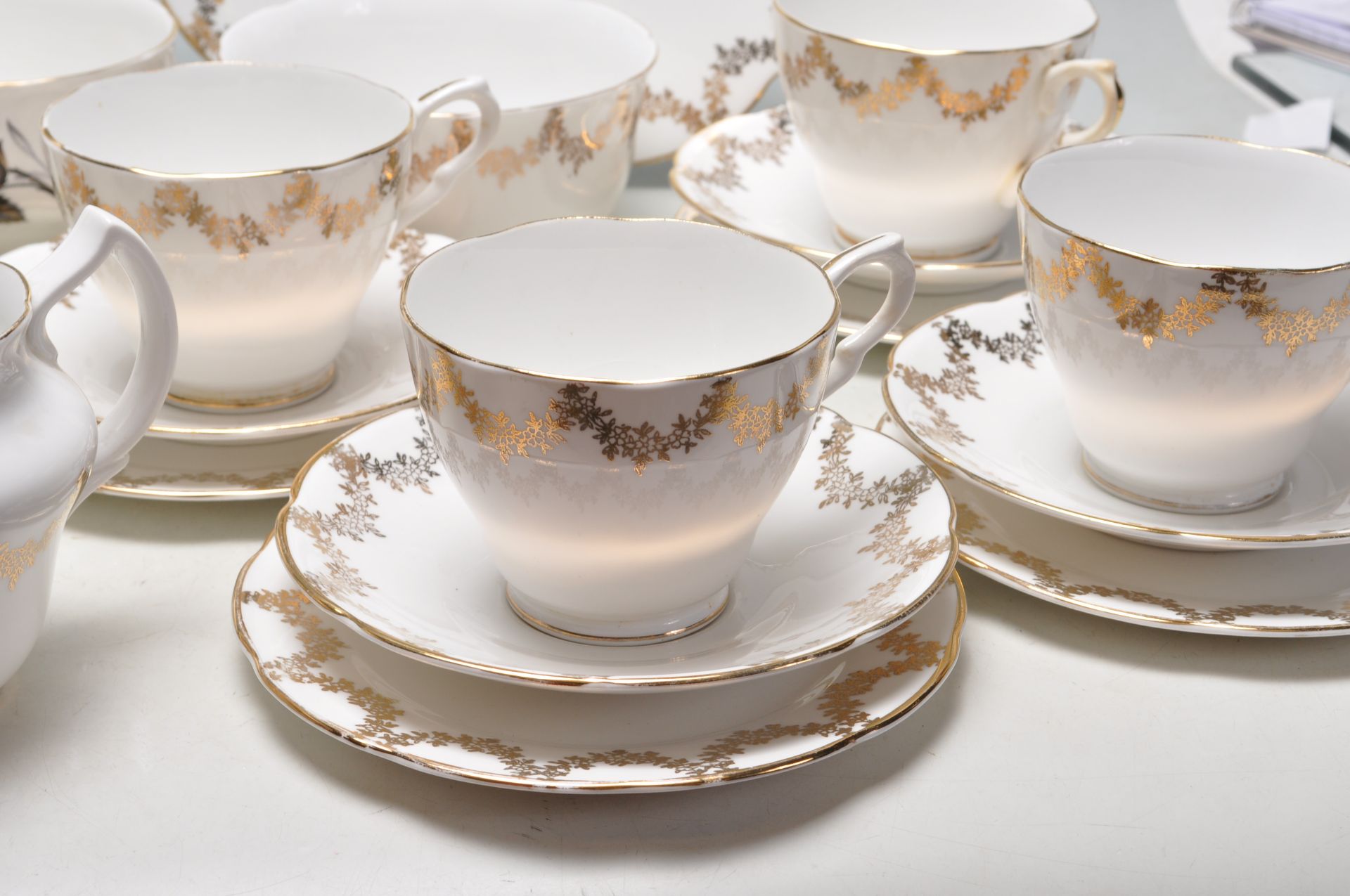 LARGE COLLECTION OF ENGLISH BONE CHINA TEA SET AND - Bild 8 aus 15