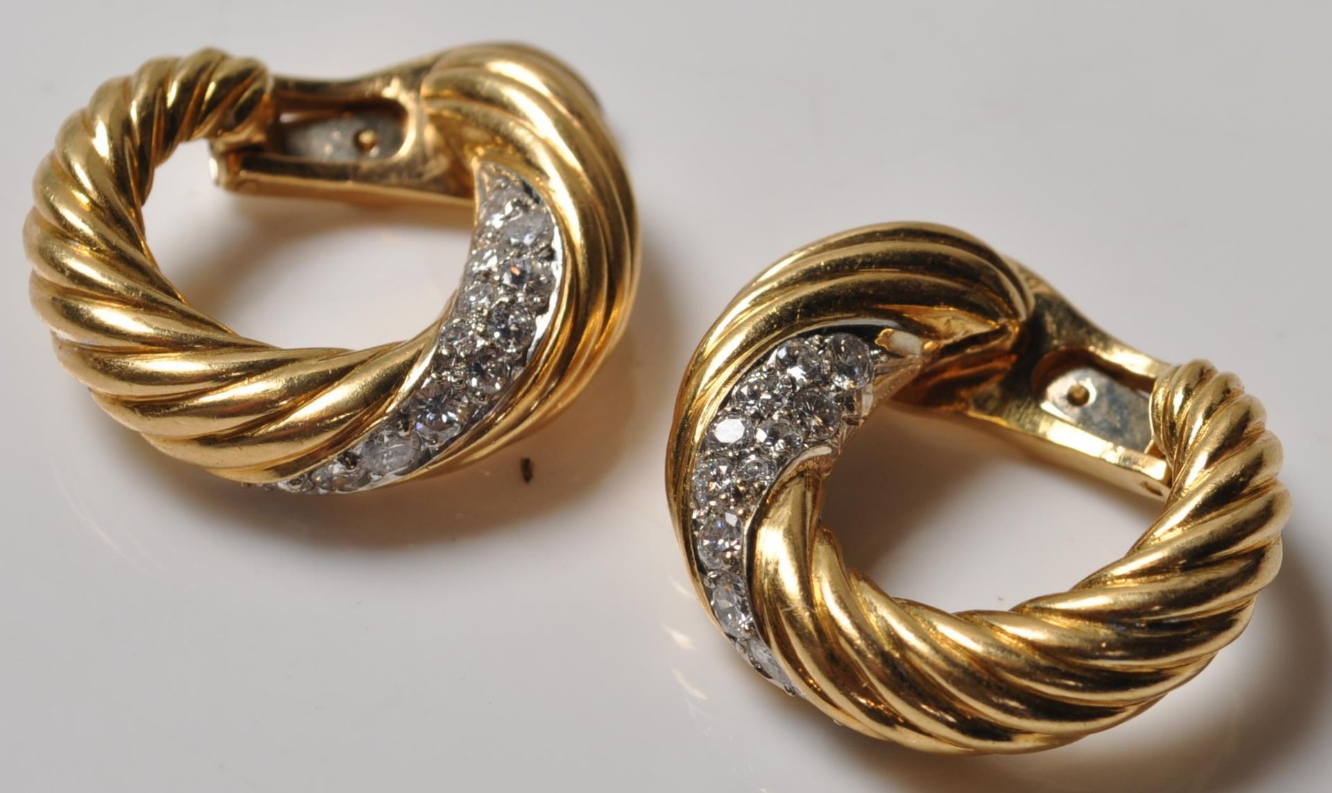 PAIR OF VINTAGE FRENCH 18CT GOLD AND DIAMOND EARRINGS - Bild 3 aus 6