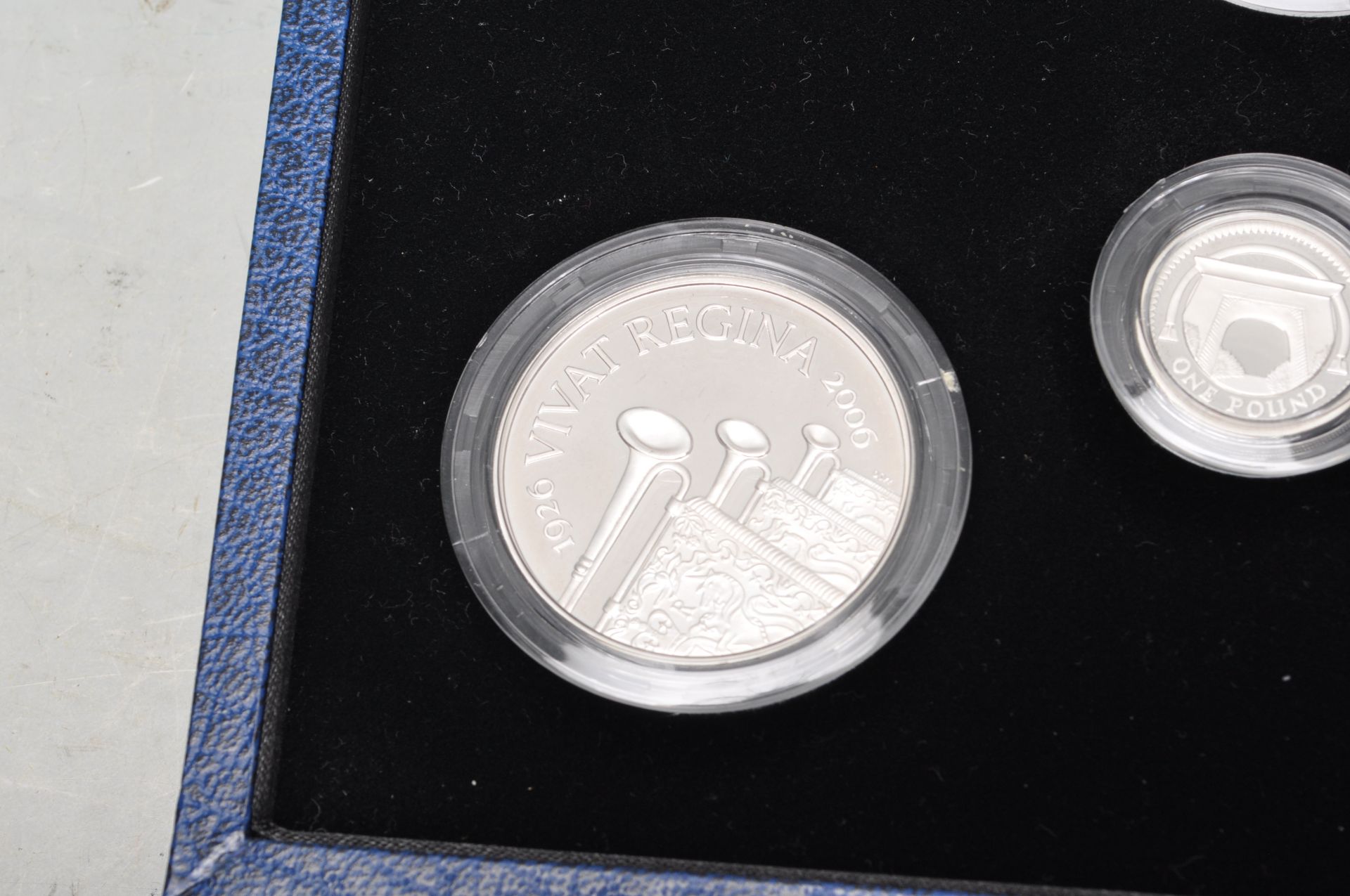 ROYAL MINT QUEEN'S 80TH BIRTHDAY SILVER PROOF COIN SET - Bild 4 aus 7