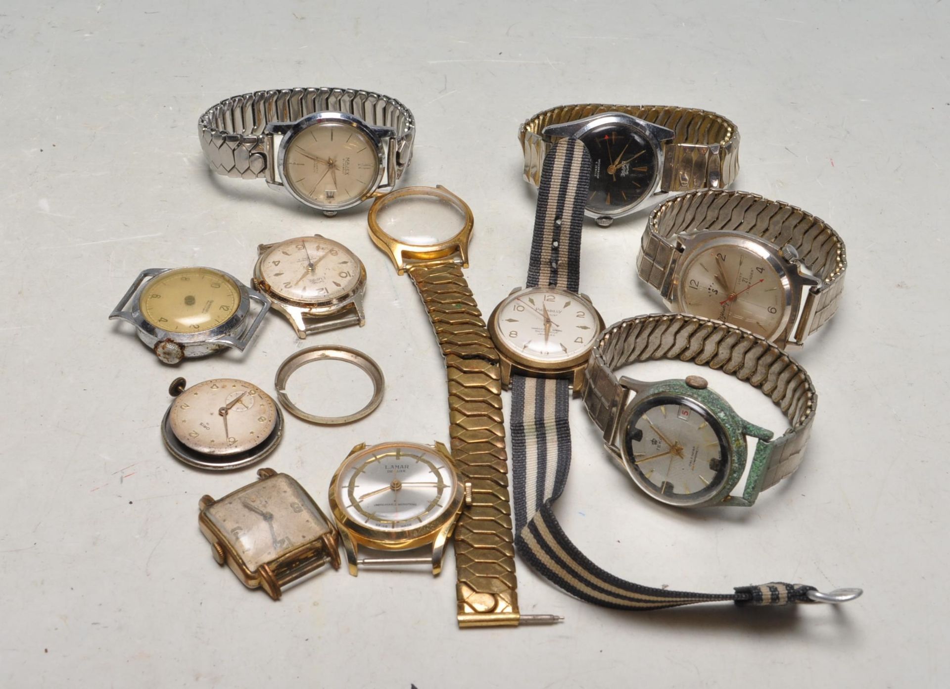 COLLECTION OF 1960S GENTLEMEN'S WRISTWATCHES.