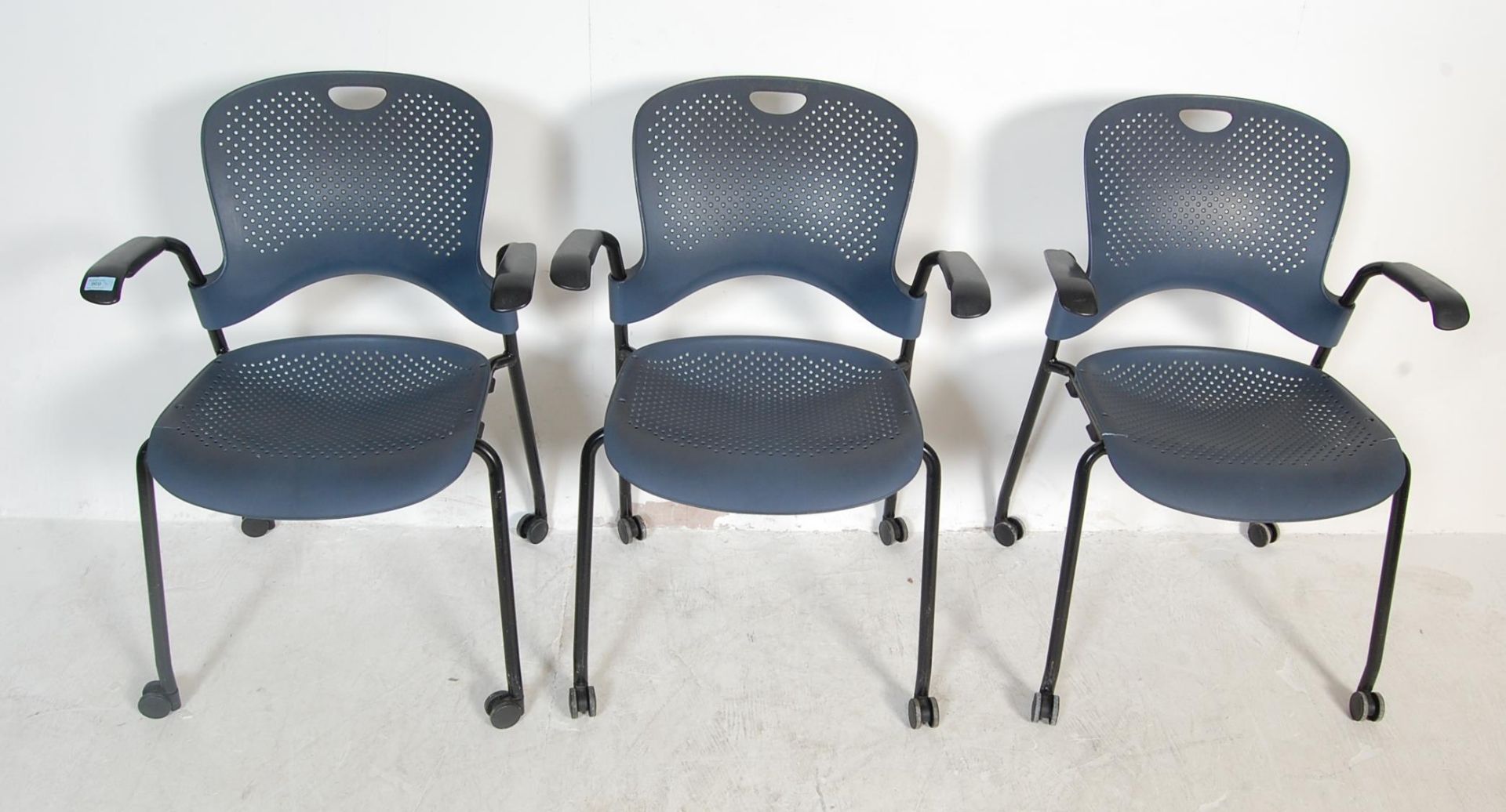 THREE VINTAGE RETRO HERMAN MILLER OFFICE CHAIRS - Bild 2 aus 10