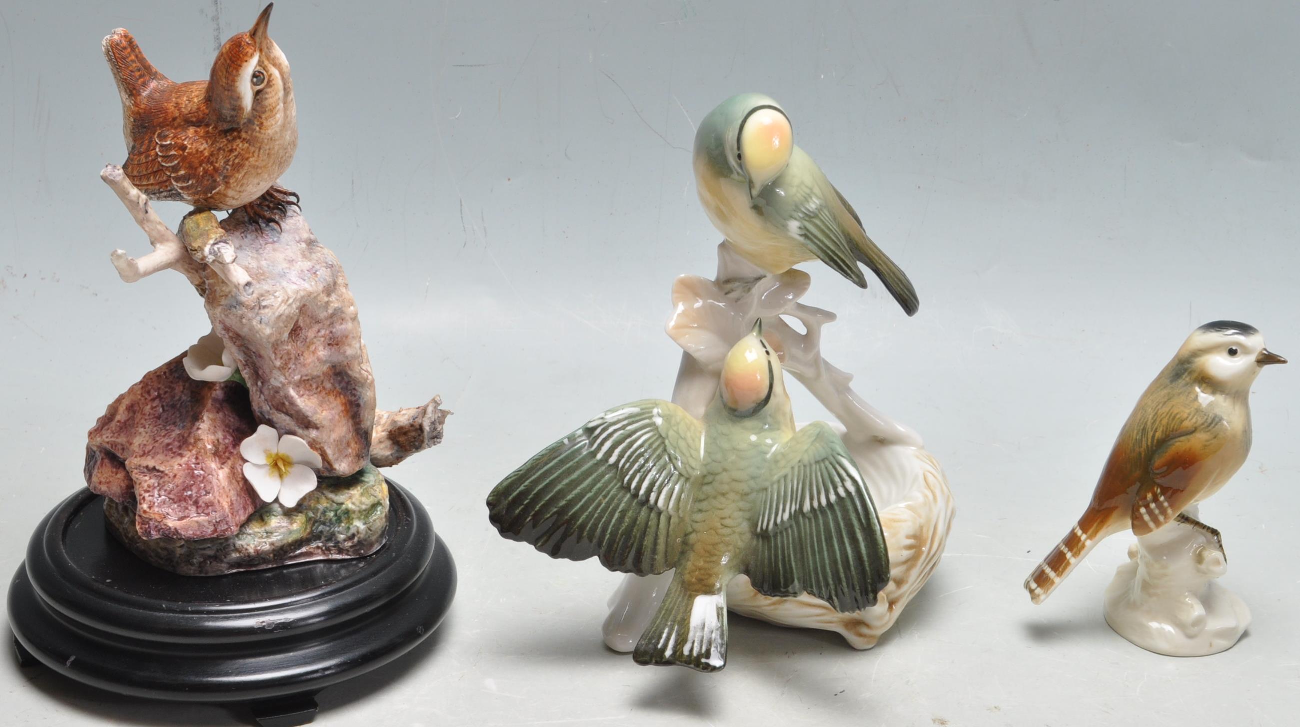 GROUP OF THREE 20TH CENTURY CERAMIC BIRD ORNAMENTS - Image 2 of 7