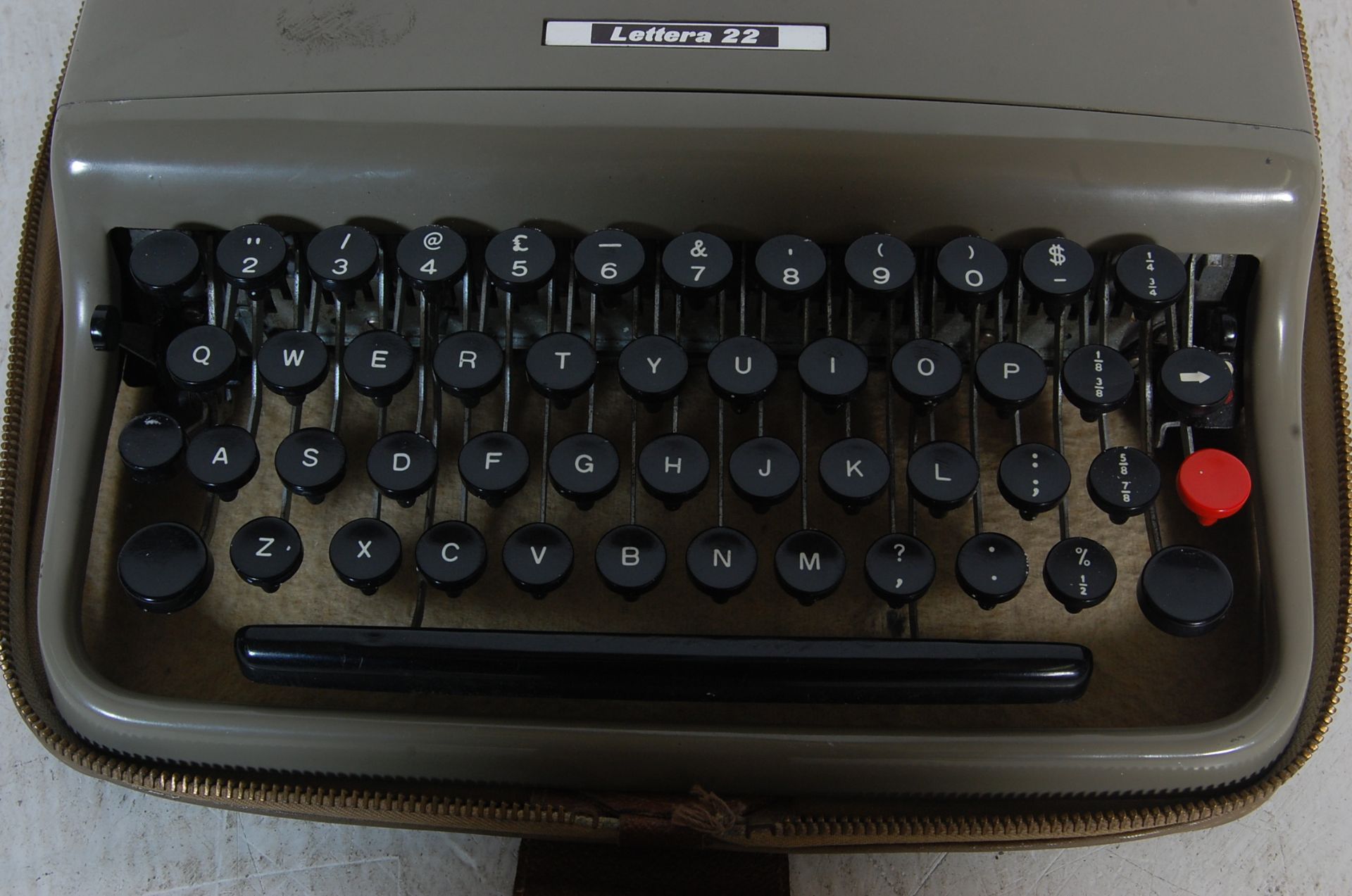 RETRO VINTAGE 1960S OLIVETTI 22 TYPEWRITER - Bild 3 aus 6