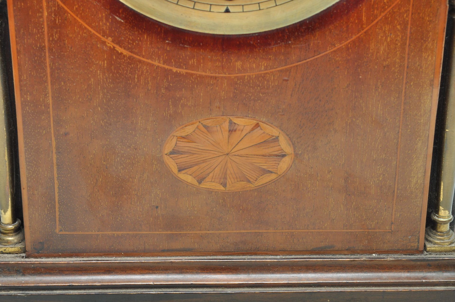 EARLY 20TH CENTURY EDWARDIAN ANTIQUE MAHOGANY CASED MANTEL CLOCK - Image 4 of 8