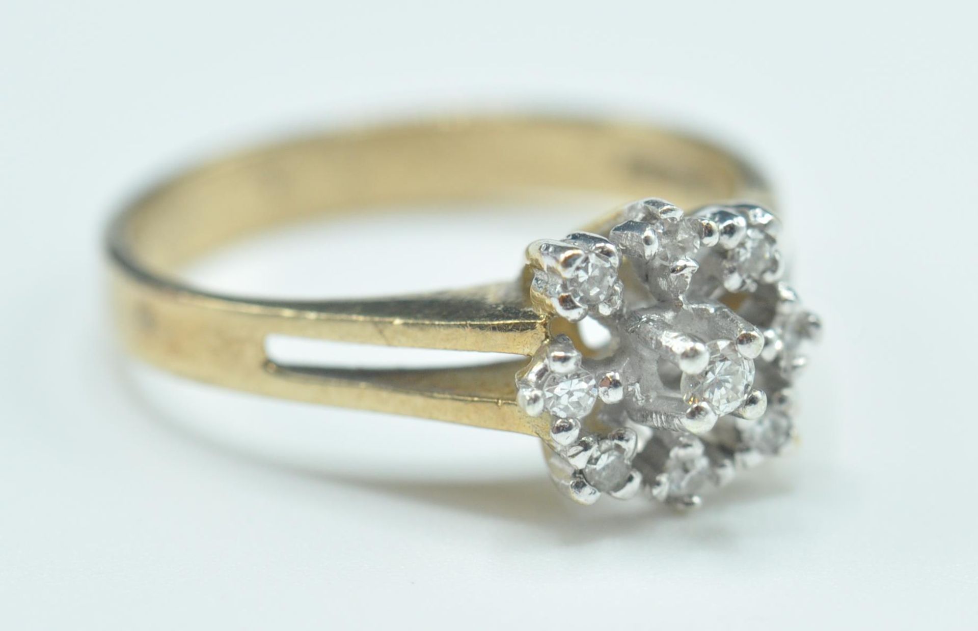 YELLOW GOLD AND DIAMOND RING