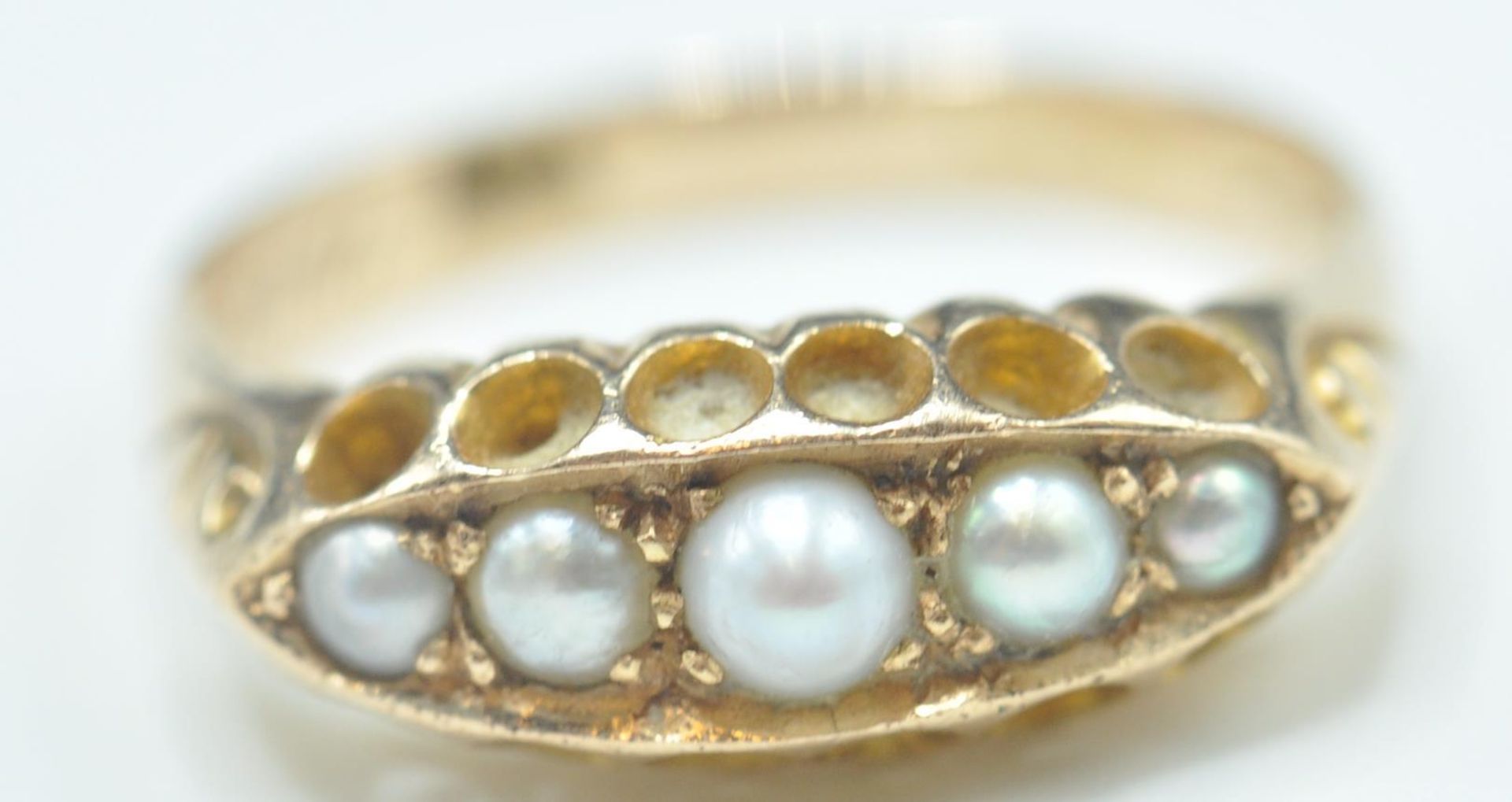 WITH DRAWN ANTIQUE GOLD ENGRAVED SEED PEARL RING - Bild 2 aus 9