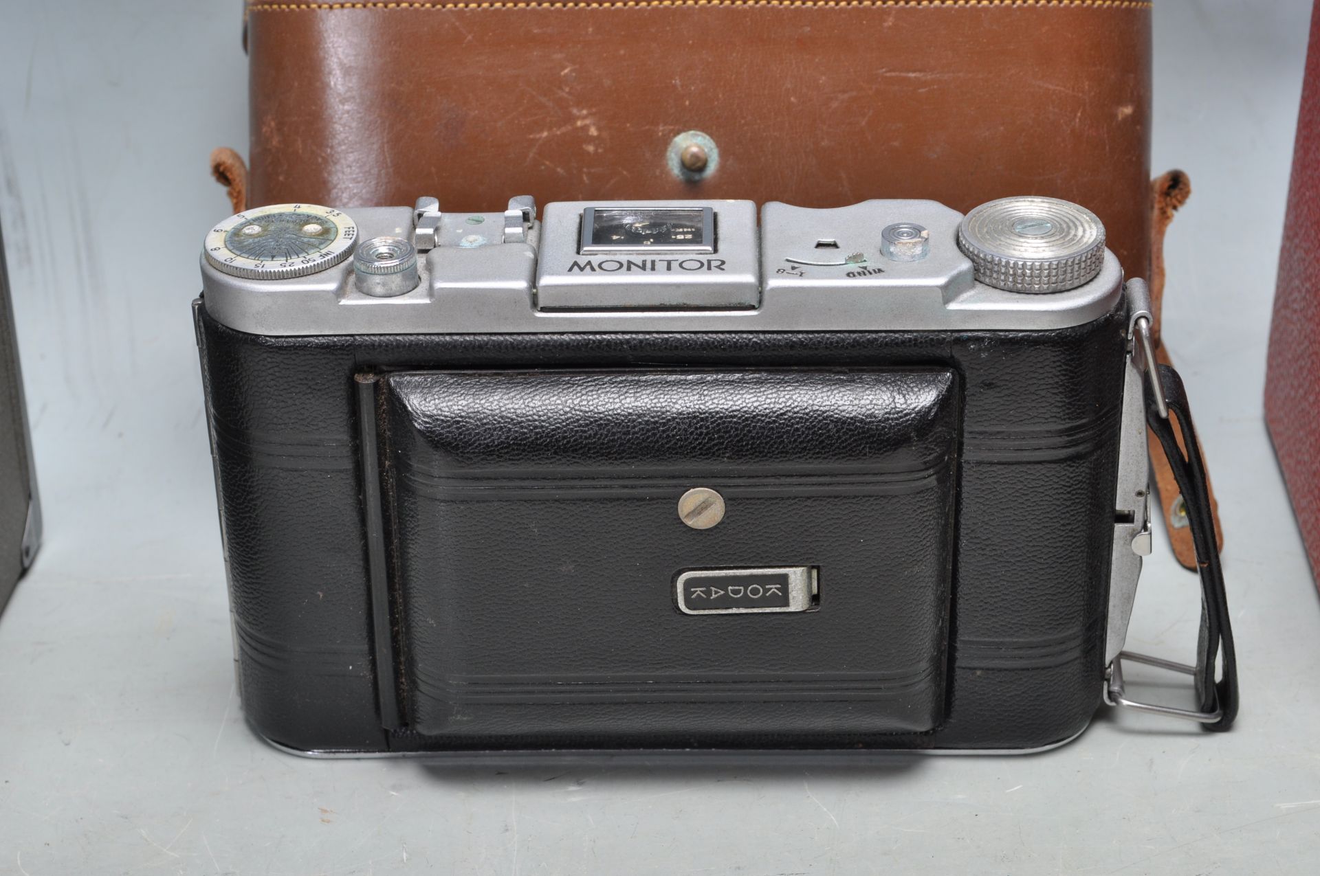 COLLECTION OF 20TH CENTURY VINTAGE CAMERAS - Bild 6 aus 7