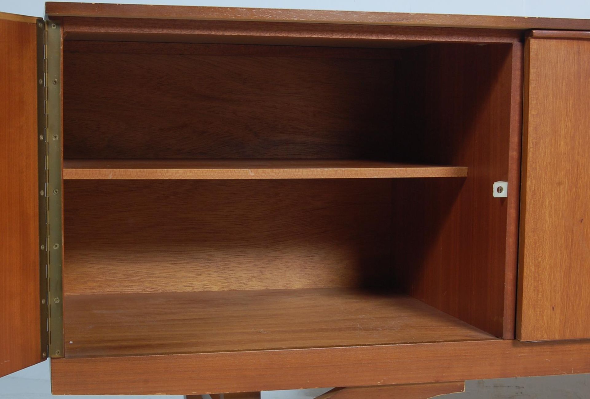 RETRO VINTAGE 1970S TEAK SIDEBOARD CREDENZA IN THE MANNER OF DUNVEGAN BY MACINTOSH OF KIRKCALDY - Bild 5 aus 11