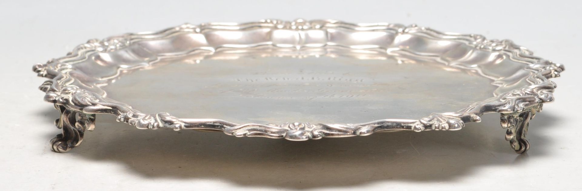 EDWARDIAN WALKER AND HALL SILVER CARD TRAY - Bild 4 aus 6