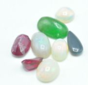 GROUP OF LOOSE GEMSTONES TO INCLUDE OPALS RUBIES