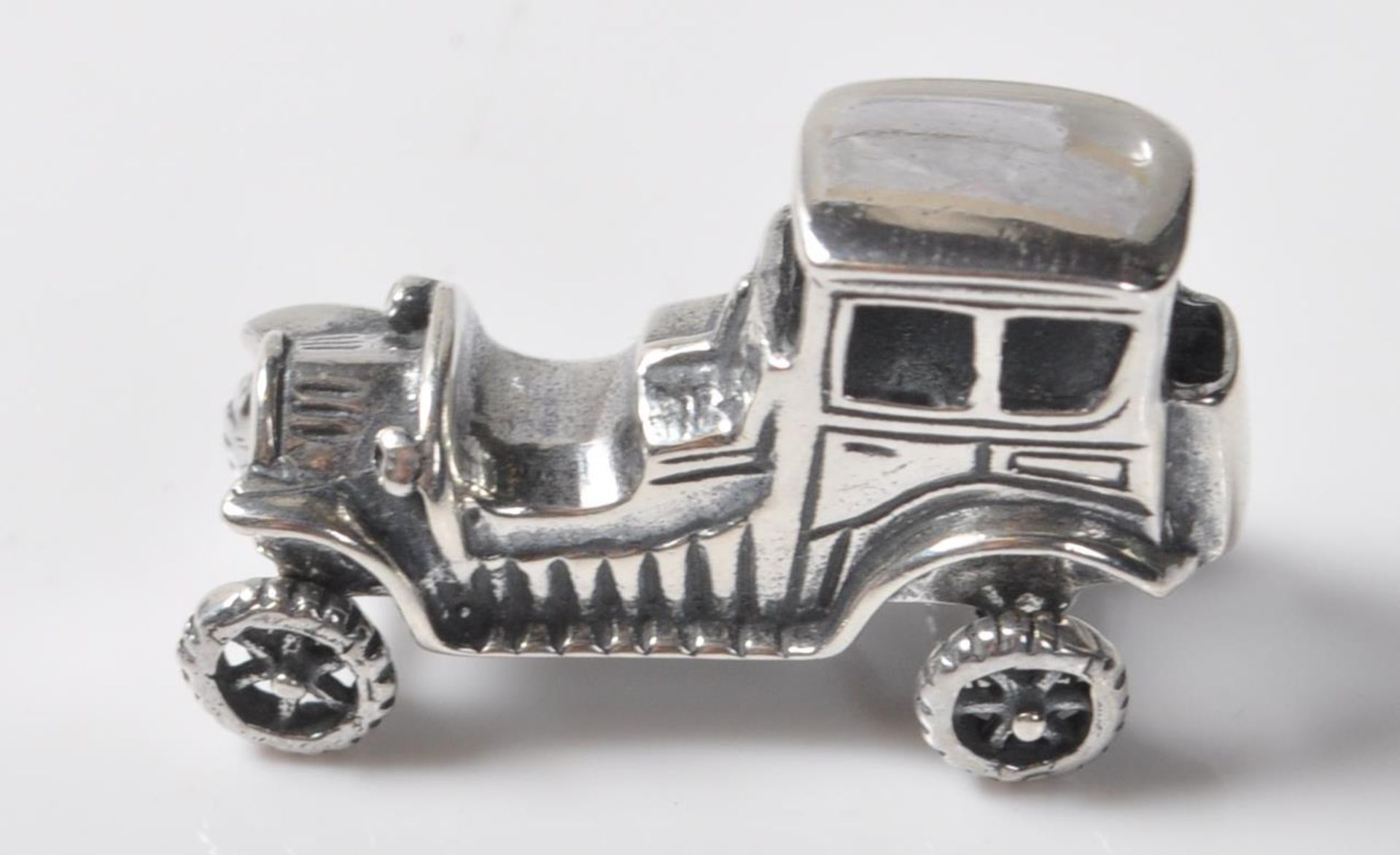 VINTAGE STYLE .925 SILVER ORNAMENT IN THE FORM OF A CAR - Bild 3 aus 5