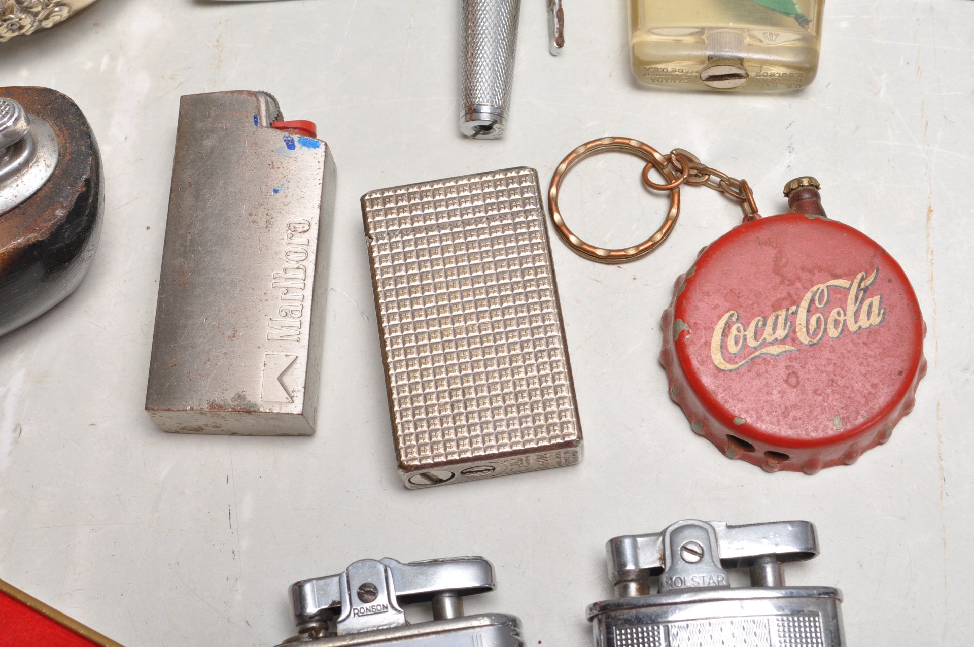 COLLECCTION OF MIXED CIGARETTE AND TABLE LIGHTERS - Bild 4 aus 12