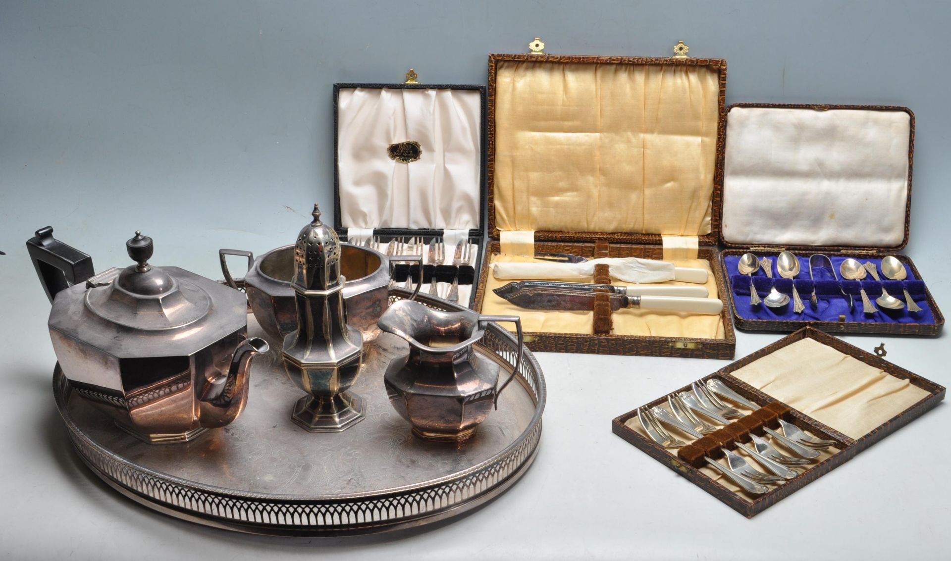 COLLECTION OF EARLY AND LATER 20TH CENTURY SILVER PLATED TABLE WARE