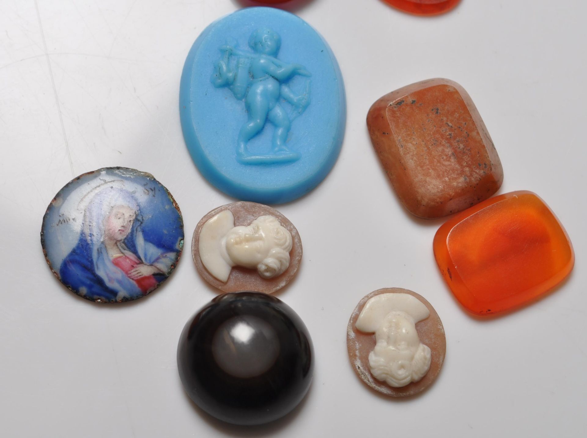 TEN ANTIQUE CAMEO'S AND INTAGLIO'S - Image 4 of 8