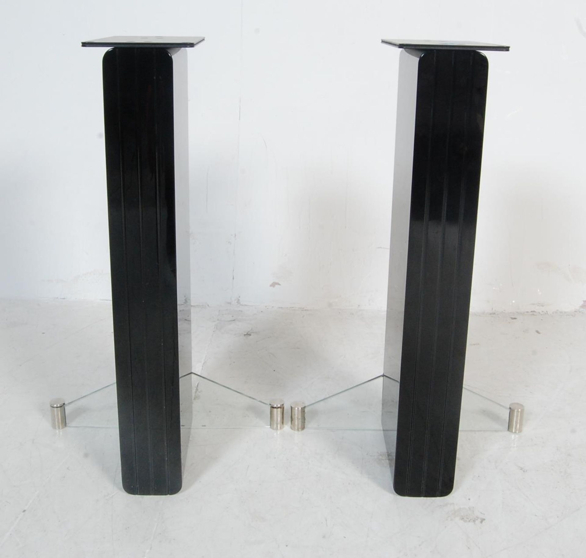 TWO CONTEMPORARY QACUSTIC SPEAKERS STANDS - Bild 4 aus 5