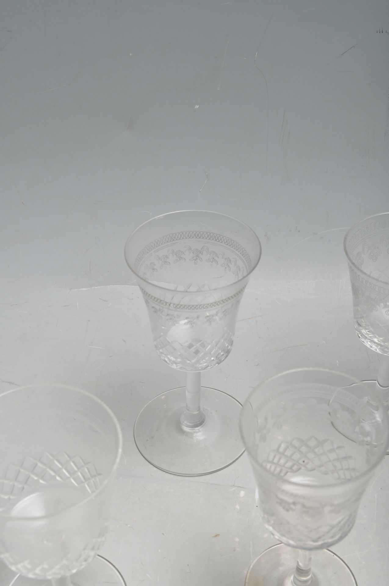 LARGE QUANTITY OF EDWARDIAN PALL MALL / LADY HAMILTON PATTERN DRINKING GLASSES - Bild 7 aus 7