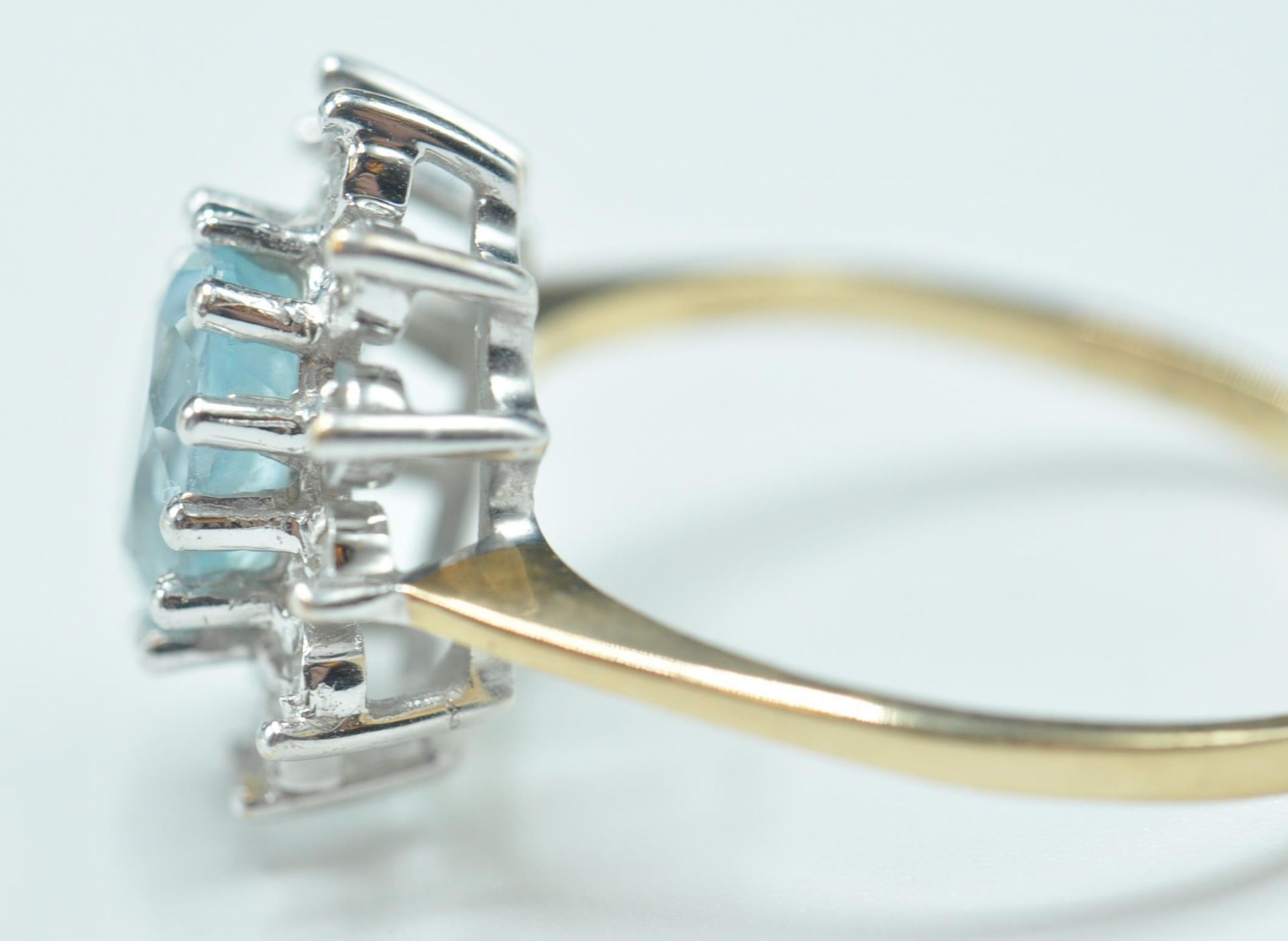 9CT GOLD AQUAMARINE & DIAMOND CLUSTER RING - Image 3 of 7