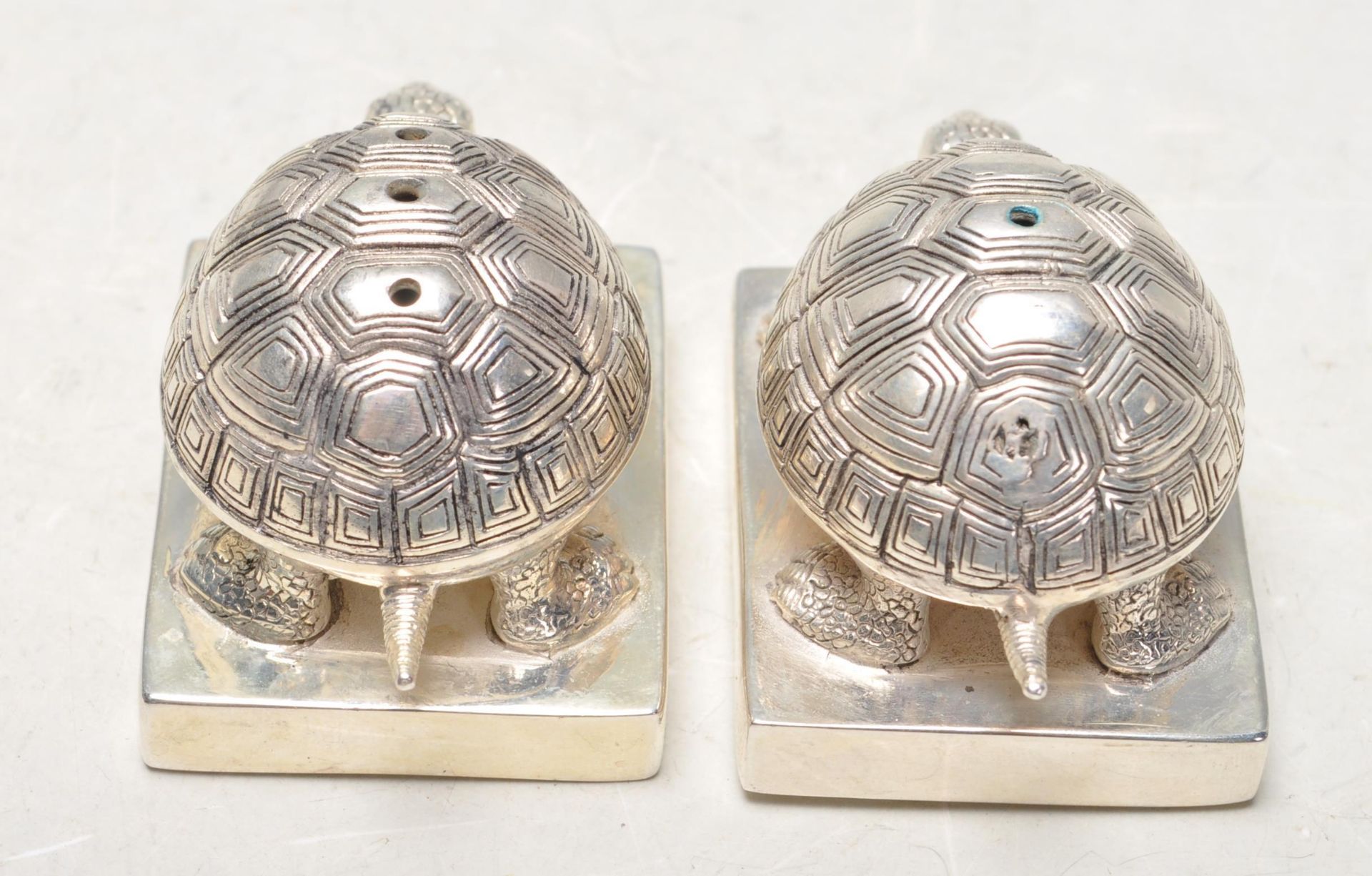 PAIR OF STAMPED .925 SILVER PLATE TORTOISE SALT AND PEPPER - Bild 3 aus 5