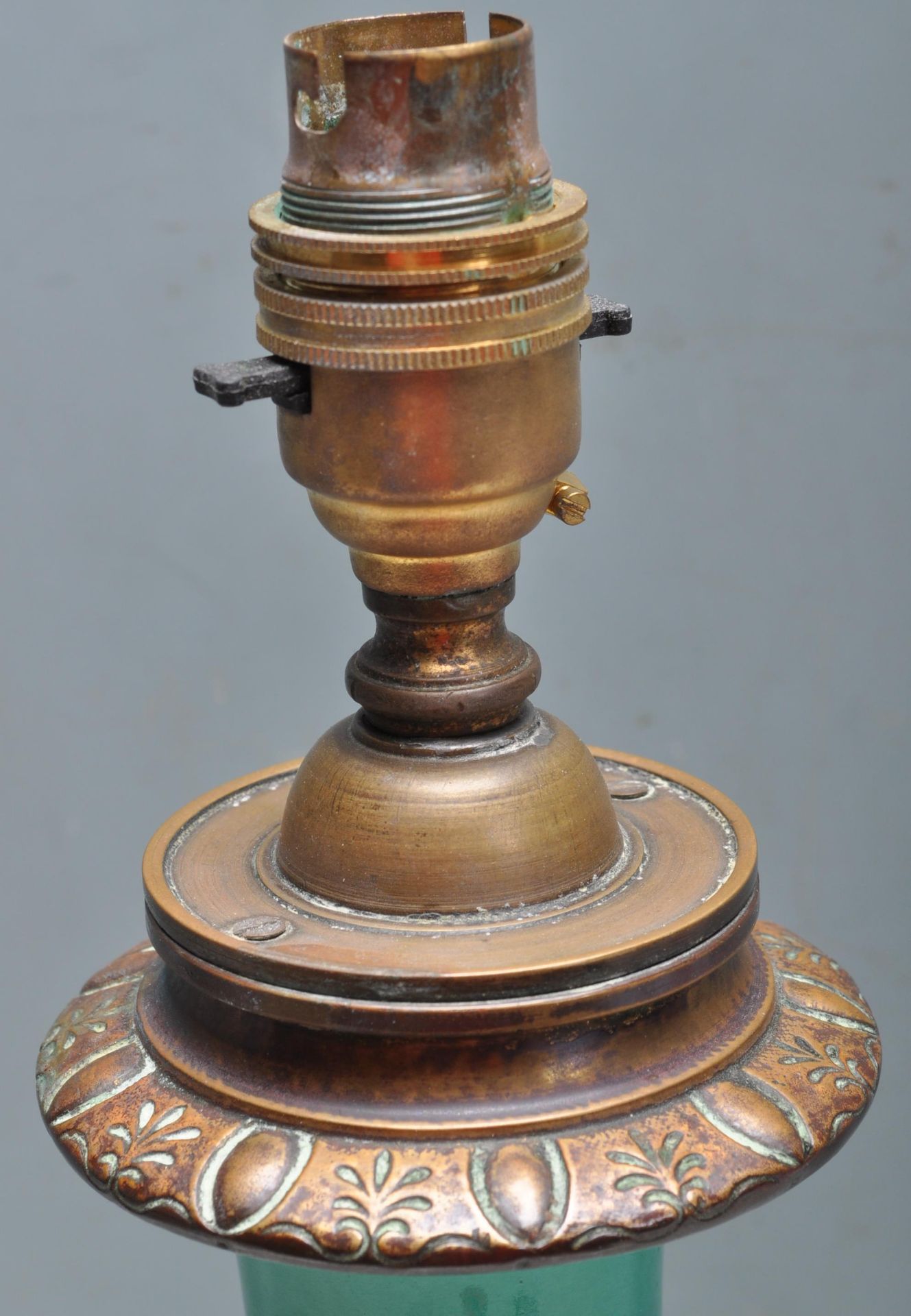 19TH CENTURY ANTIQUE VICTORIAN CERAMIC TABLE LAMP - Bild 7 aus 7