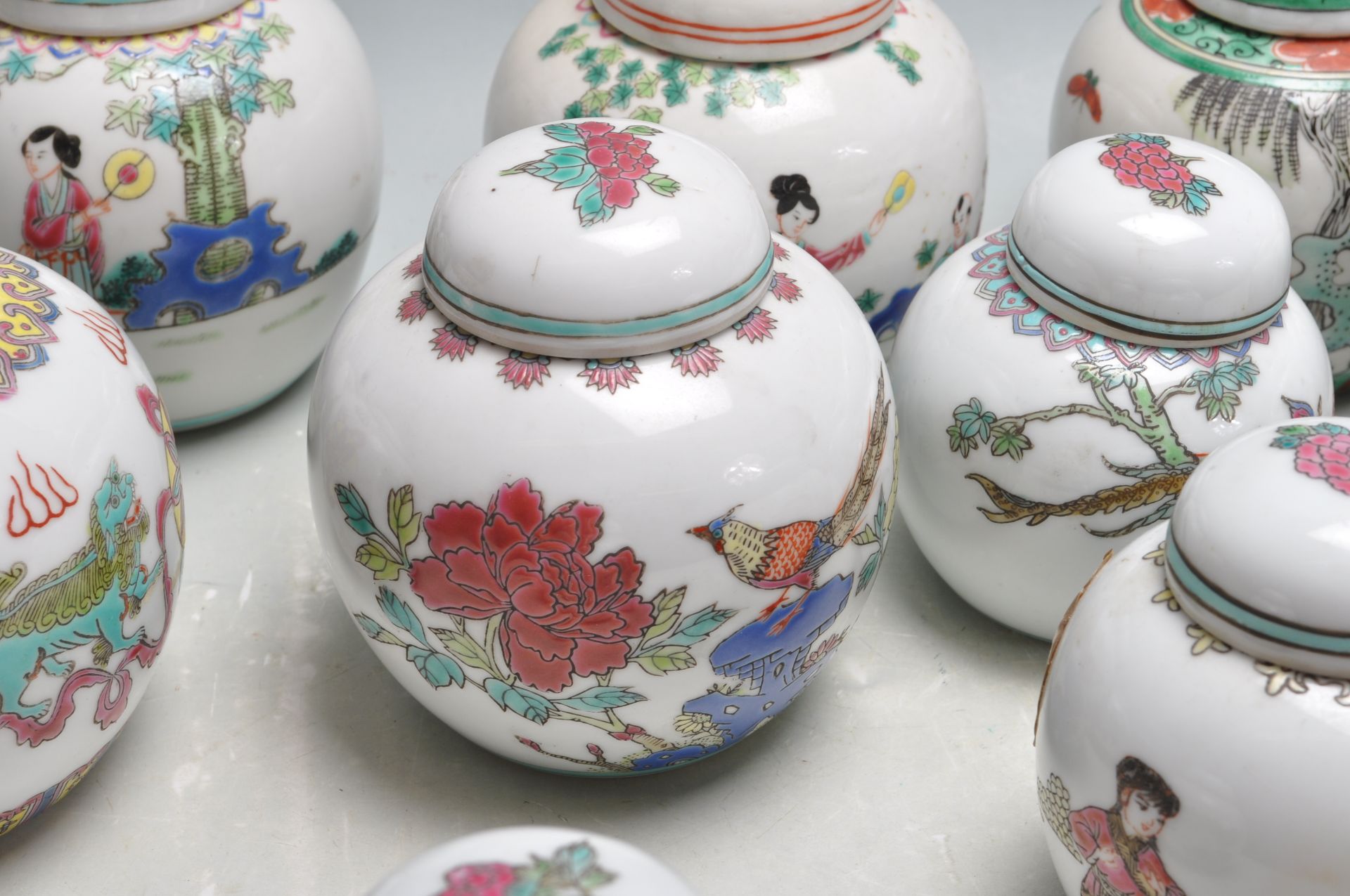 LARGE QUANTITY OF EARLY 20TH CENTURY AND LATER CHINESE ORIENTAL GINGER JARS. - Bild 5 aus 11