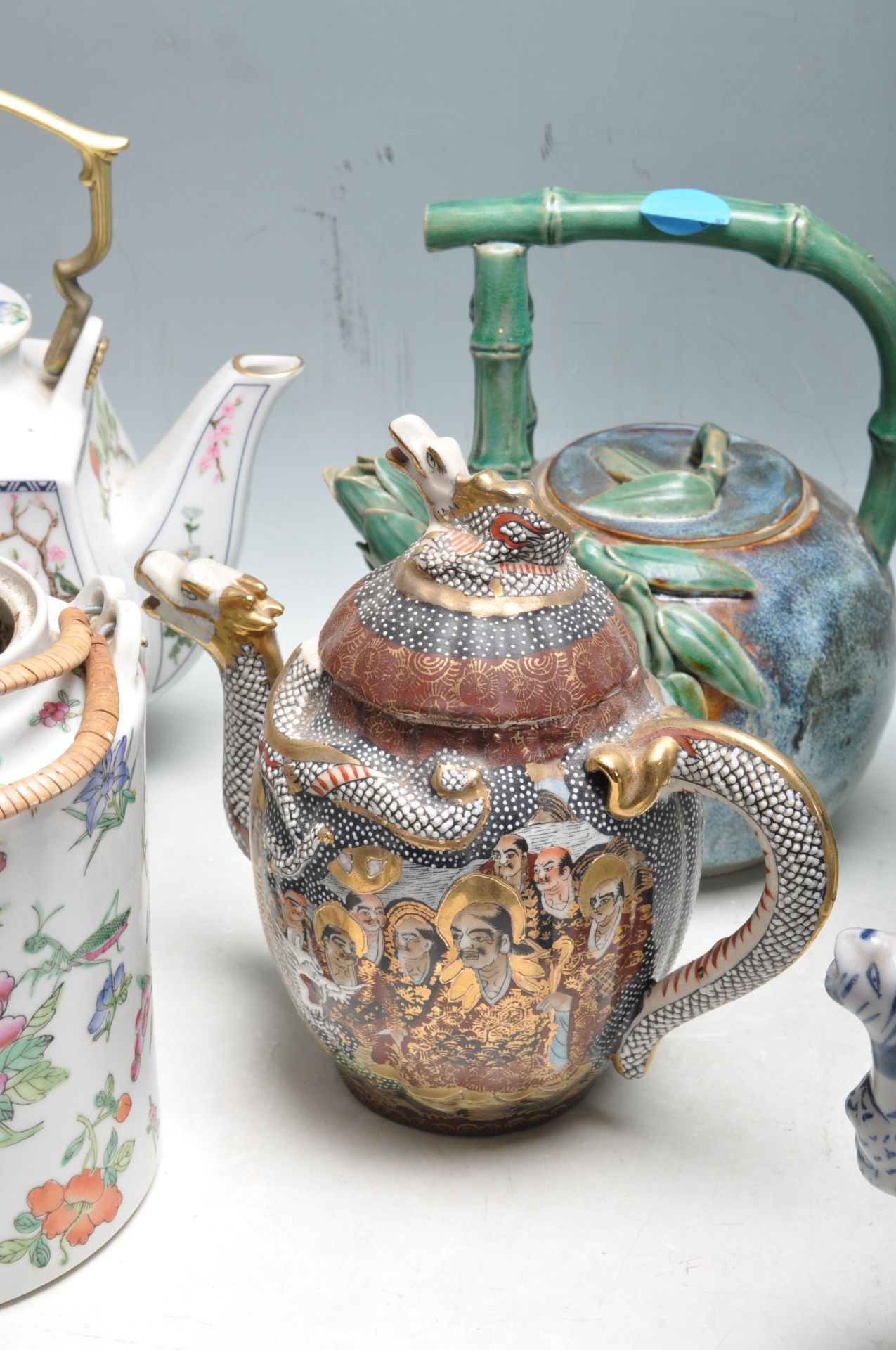 LARGE COLLECTION OF VINTAGE ORIENTAL TEAPOTS - Bild 4 aus 10