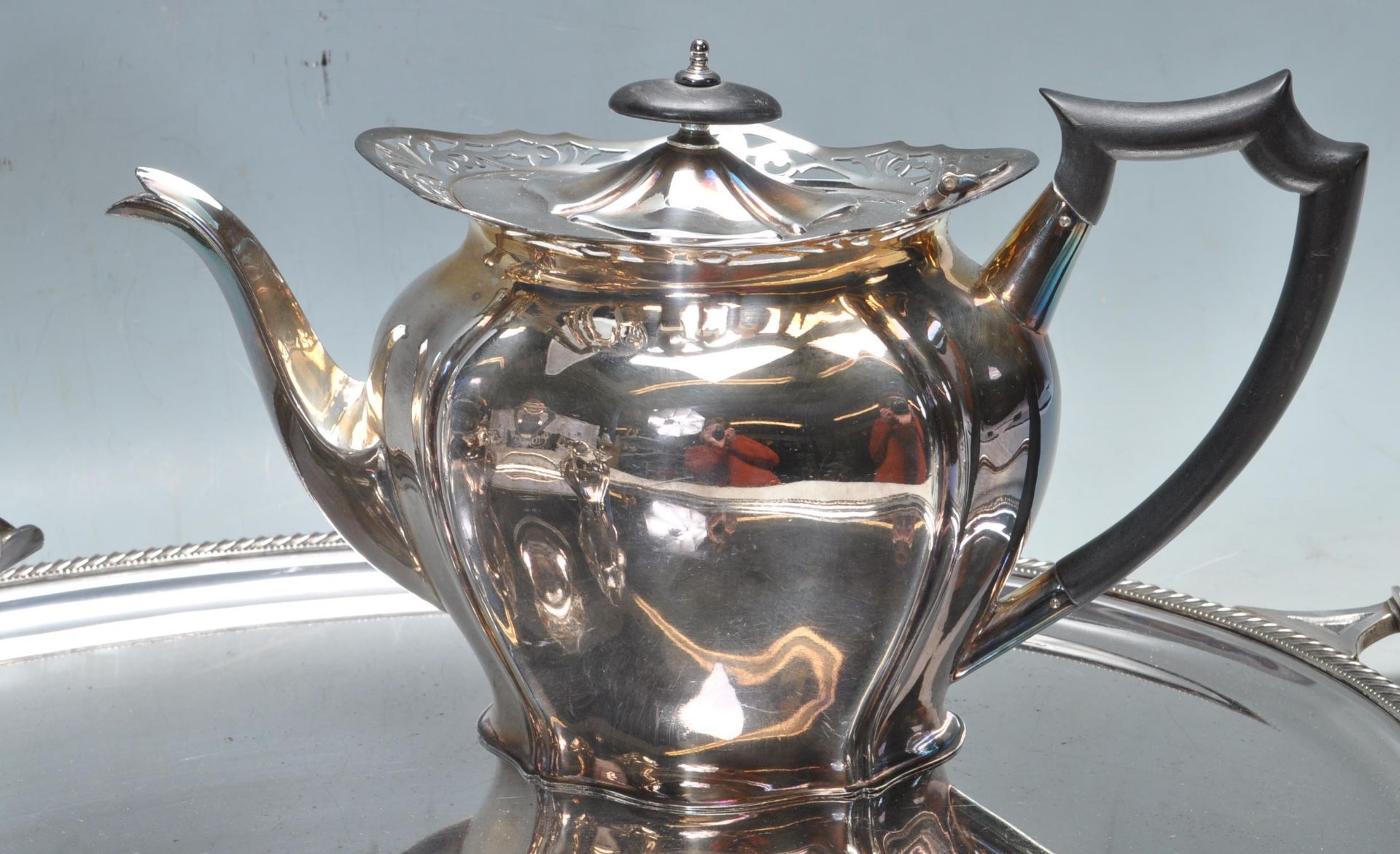 19TH CENTURY VICTORIAN SILVER PLATED TEAPOT, COFFEE POT, CREAMER JUG - Bild 4 aus 7